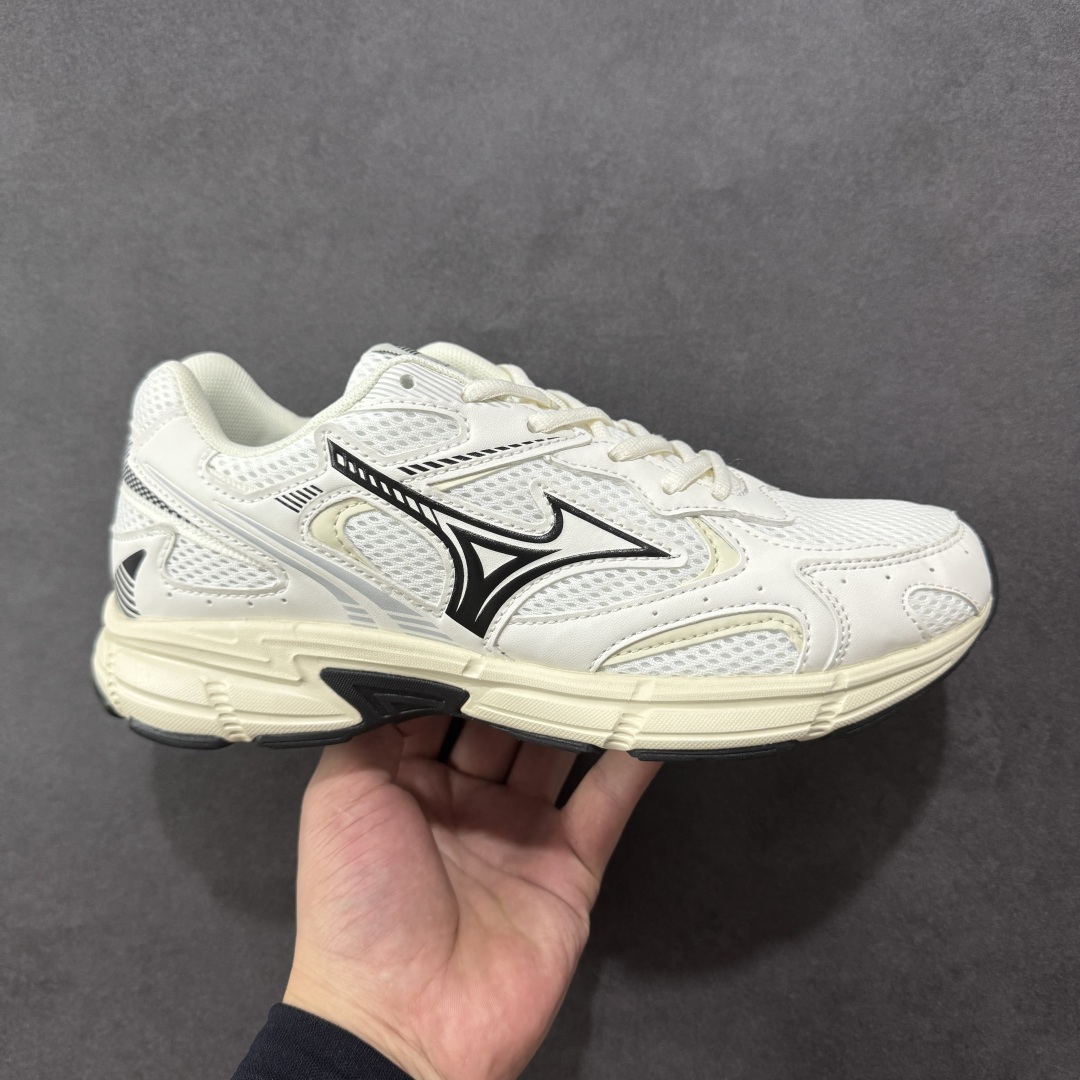 【公司级】Mizuno Speed 2K 美津浓复古厚底织物合成革防滑耐磨透气低帮休闲跑步鞋 美津浓(Mizuno)是日本美津浓株式会社于1906年创立的运动品牌,经过一个多世纪的不断努力现已成为世界著名的运动器具、服装和鞋类生产商。美津浓力求服务于各类运动项目,并竭力使运动生活更加愉快和振奋。产品种类齐全,覆盖几乎全部主要运动项目,达到30万多个品类。 尺码:36 36.5 37.5 38 38.5 39 40 40.5 41 42 42.5 43 44 44.5 45-选品中心