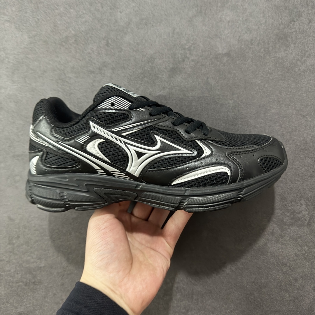 【公司级】Mizuno Speed 2K 美津浓复古厚底织物合成革防滑耐磨透气低帮休闲跑步鞋 美津浓(Mizuno)是日本美津浓株式会社于1906年创立的运动品牌,经过一个多世纪的不断努力现已成为世界著名的运动器具、服装和鞋类生产商。美津浓力求服务于各类运动项目,并竭力使运动生活更加愉快和振奋。产品种类齐全,覆盖几乎全部主要运动项目,达到30万多个品类。 尺码:36 36.5 37.5 38 38.5 39 40 40.5 41 42 42.5 43 44 44.5 45-选品中心