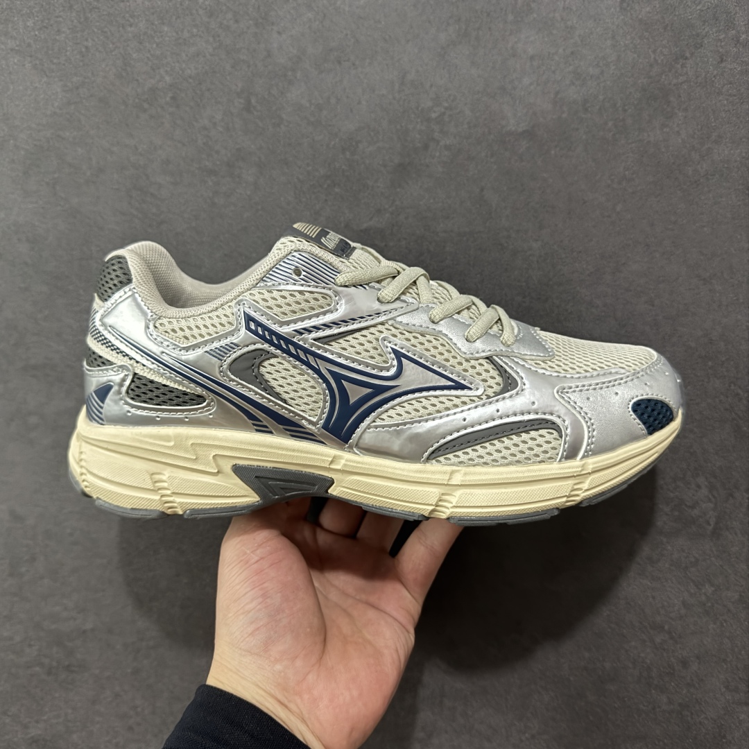 【公司级】Mizuno Speed 2K 美津浓复古厚底织物合成革防滑耐磨透气低帮休闲跑步鞋 美津浓(Mizuno)是日本美津浓株式会社于1906年创立的运动品牌,经过一个多世纪的不断努力现已成为世界著名的运动器具、服装和鞋类生产商。美津浓力求服务于各类运动项目,并竭力使运动生活更加愉快和振奋。产品种类齐全,覆盖几乎全部主要运动项目,达到30万多个品类。 尺码:36 36.5 37.5 38 38.5 39 40 40.5 41 42 42.5 43 44 44.5 45-选品中心