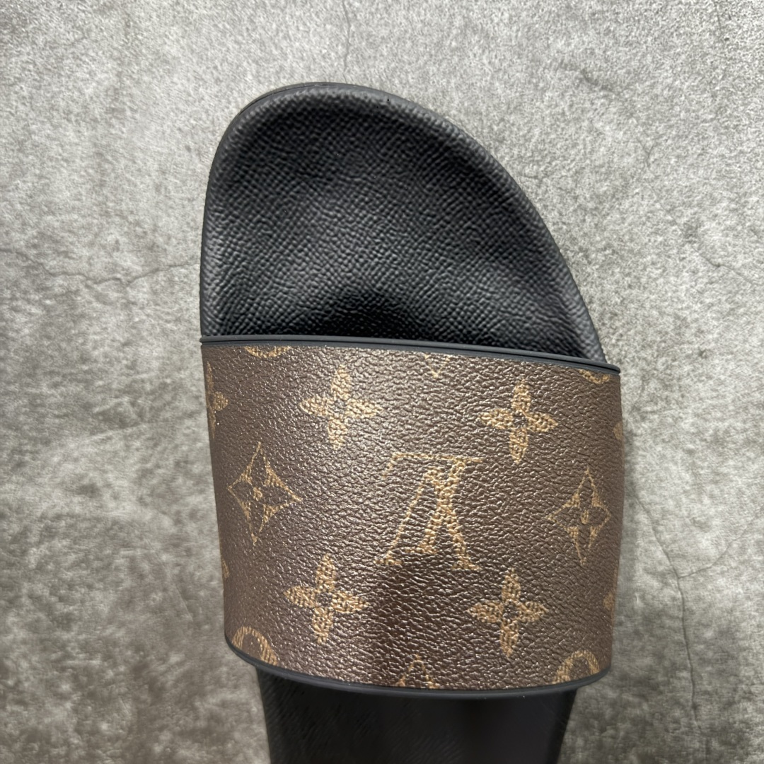 图片[5]-【渠道纯原】Louis vuitton LV Waterfront 舒适休闲 速干一字拖鞋 可涉水沙滩拖鞋 经典压花系列传承Trainer设计 今年绝比小爆款系列 高端零售可主推款。  原版一比一开发 专柜正品以发售 平台开始预售已上架，大家放心选购 品质超赞 全鞋全真牛皮 私模独立开发原大底 市场独家 压花工艺 水洗牛仔和原版几乎接近一致 全套专柜一致包装。  尺码：39 40 41 42 43 44 45 46-选品中心