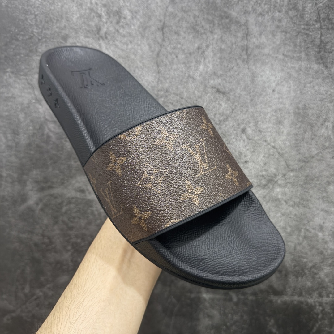 图片[3]-【渠道纯原】Louis vuitton LV Waterfront 舒适休闲 速干一字拖鞋 可涉水沙滩拖鞋 经典压花系列传承Trainer设计 今年绝比小爆款系列 高端零售可主推款。  原版一比一开发 专柜正品以发售 平台开始预售已上架，大家放心选购 品质超赞 全鞋全真牛皮 私模独立开发原大底 市场独家 压花工艺 水洗牛仔和原版几乎接近一致 全套专柜一致包装。  尺码：39 40 41 42 43 44 45 46-选品中心