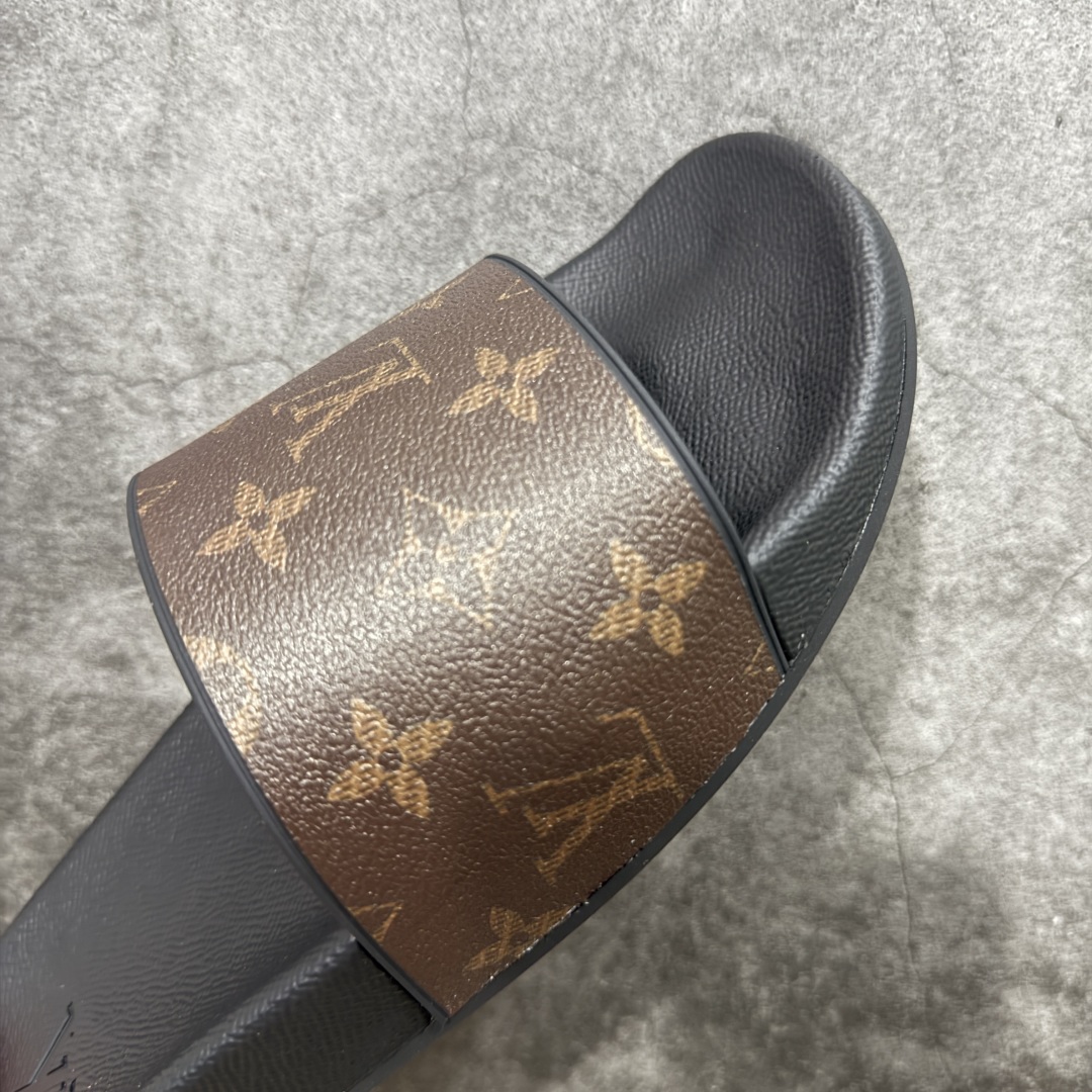 图片[6]-【渠道纯原】Louis vuitton LV Waterfront 舒适休闲 速干一字拖鞋 可涉水沙滩拖鞋 经典压花系列传承Trainer设计 今年绝比小爆款系列 高端零售可主推款。  原版一比一开发 专柜正品以发售 平台开始预售已上架，大家放心选购 品质超赞 全鞋全真牛皮 私模独立开发原大底 市场独家 压花工艺 水洗牛仔和原版几乎接近一致 全套专柜一致包装。  尺码：39 40 41 42 43 44 45 46-选品中心