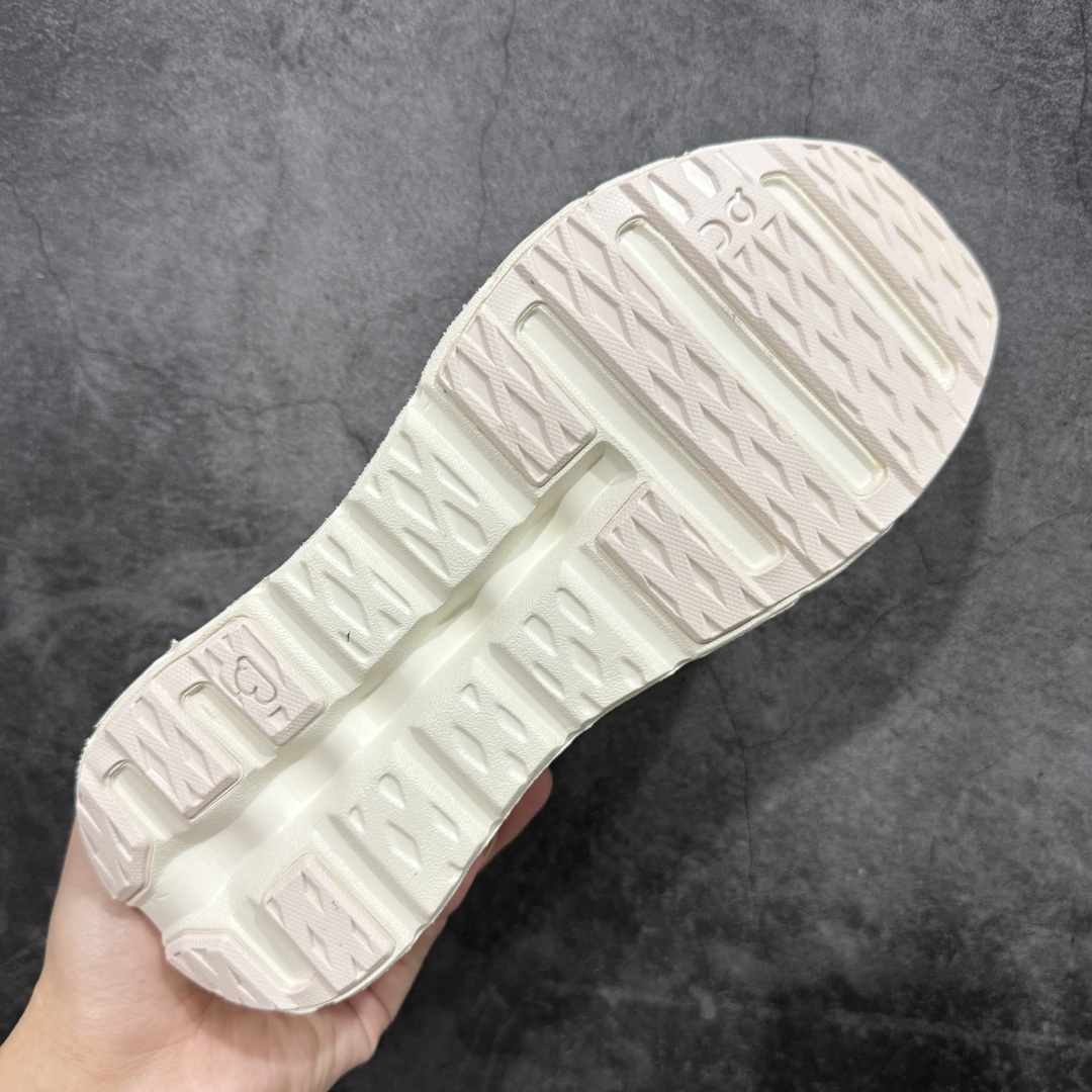  
【纯原】ON昂跑 x Loewe 罗意威联名二代系列 
鞋面采用一体成型布料  有弹性非常透气 
鞋