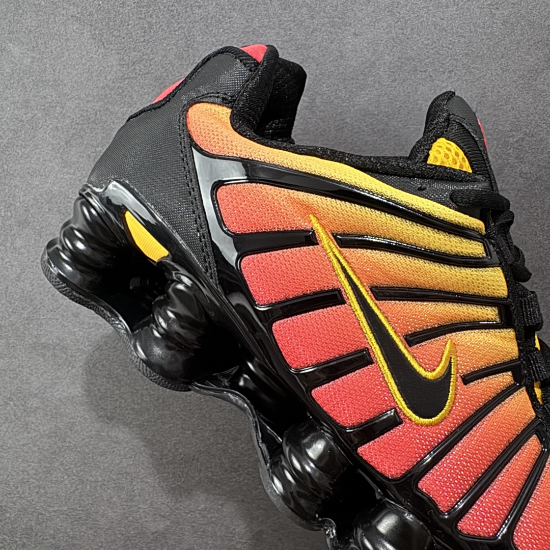 图片[6]-【公司级】Skepta x Nike Shox TL 十三柱 日出渐变配色 货号：AV3595-004 Nike Shox TL最令人瞩目的便是它那标志性的气柱底设计！这可是Nike家专利的科技，通过分布在鞋底的多个气柱，有效吸收跑步时的冲击力，提供更佳的脚感和支撑。不管你是极速冲刺还是悠闲慢跑，都能感受到脚底的舒适与弹性 时尚的同时给予脚踝更大自由度，跑步时不再感到束缚。同时，银灰色调既百搭又显高级，让你无论是穿着运动服还是日常休闲装，都能轻松驾驭，展现自我S风采 尺码：36-45 编码： WEB230240-选品中心