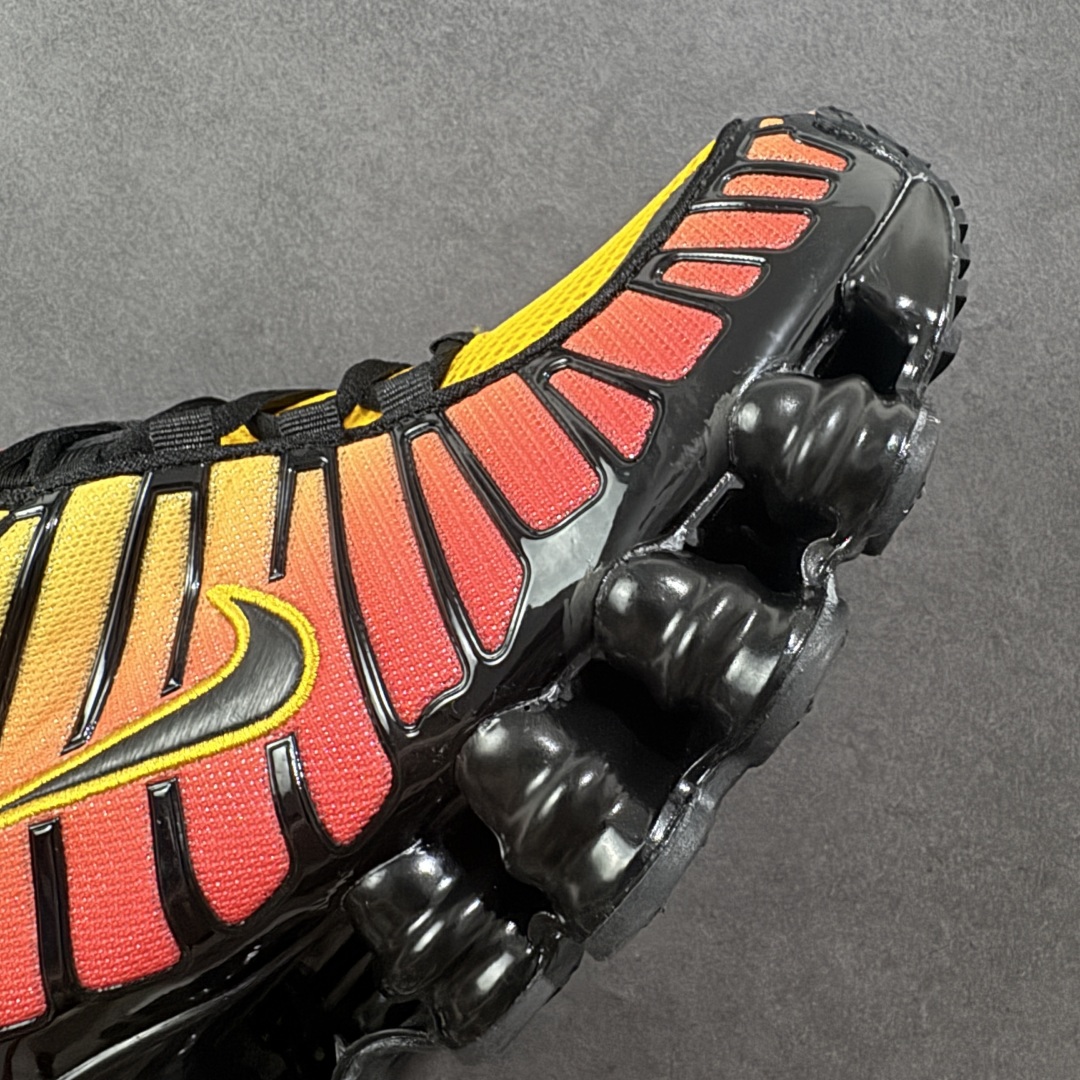 图片[5]-【公司级】Skepta x Nike Shox TL 十三柱 日出渐变配色 货号：AV3595-004 Nike Shox TL最令人瞩目的便是它那标志性的气柱底设计！这可是Nike家专利的科技，通过分布在鞋底的多个气柱，有效吸收跑步时的冲击力，提供更佳的脚感和支撑。不管你是极速冲刺还是悠闲慢跑，都能感受到脚底的舒适与弹性 时尚的同时给予脚踝更大自由度，跑步时不再感到束缚。同时，银灰色调既百搭又显高级，让你无论是穿着运动服还是日常休闲装，都能轻松驾驭，展现自我S风采 尺码：36-45 编码： WEB230240-选品中心