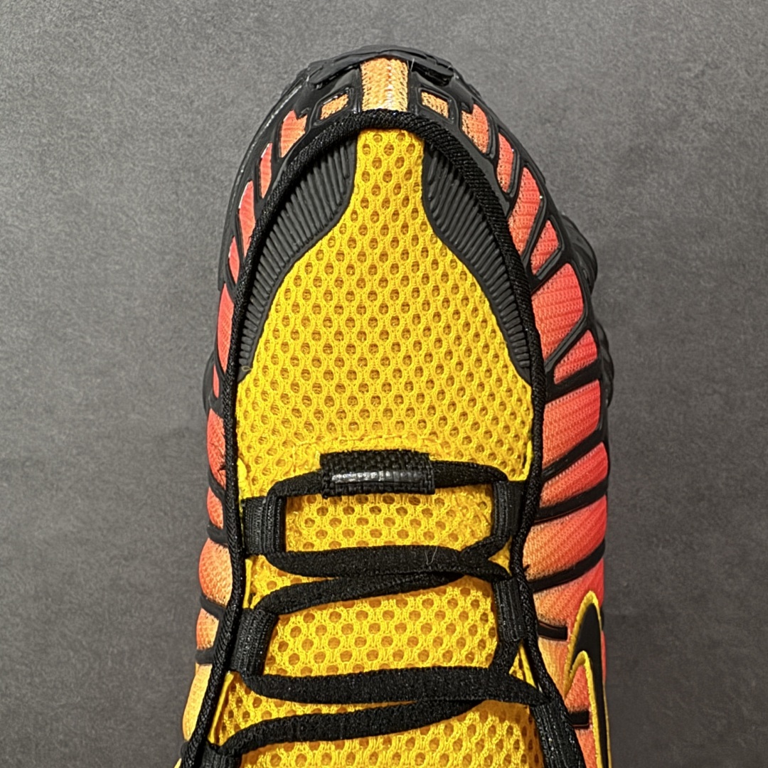 图片[8]-【公司级】Skepta x Nike Shox TL 十三柱 日出渐变配色 货号：AV3595-004 Nike Shox TL最令人瞩目的便是它那标志性的气柱底设计！这可是Nike家专利的科技，通过分布在鞋底的多个气柱，有效吸收跑步时的冲击力，提供更佳的脚感和支撑。不管你是极速冲刺还是悠闲慢跑，都能感受到脚底的舒适与弹性 时尚的同时给予脚踝更大自由度，跑步时不再感到束缚。同时，银灰色调既百搭又显高级，让你无论是穿着运动服还是日常休闲装，都能轻松驾驭，展现自我S风采 尺码：36-45 编码： WEB230240-选品中心