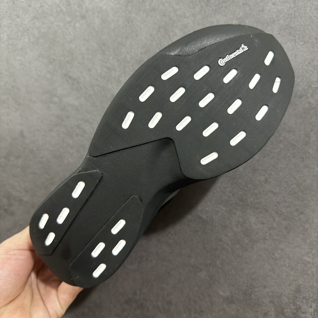 图片[9]-【纯原版】AD Adizero Eva SL M 零度进化版系列低帮轻便透气竞速休闲运动慢跑鞋 JP7147 相信大家对去年 adidas 横空出世的「顶级超跑」adiZero Adios Pro EVO 1 记忆犹新！不仅登顶阿迪史上最轻跑鞋宝座，更在接下来的全球马拉松赛事中，持续书写着惊人成绩，被网友戏称新一代「阿迪神鞋」全网刷屏！极简设计语言与强烈速度感和存在感的鞋侧三线，让人过目不忘，特别种草！其中定位于中长跑训练的 adidas Adizero Evo SL，整体外观造型与 adiZero Adios Pro EVO 1 非常相似。中底配置方面搭载全掌 Lightstrike Pro，鞋面采用透气网面示人，契合日常训练鞋的定位，更加耐用。外底给到了马牌橡胶，及类似上代竞速旗舰 adidas Adizero Adios Pro 3 区域分布。整体看下来无论是外观的鲜明辨识度，还是配置的扎实程度都很顶。实拍调校N版已经零色差零失真 百分百还原实物色彩所见即所得 不存在货不对板色差等低级问题 选购参考实物拍摄 不混卖不参货 只用心做好货严格选品 尺码：36 36.5 37.5 38 38.5 39 40 40.5 41 42 42.5 43 44 44.5 45-选品中心