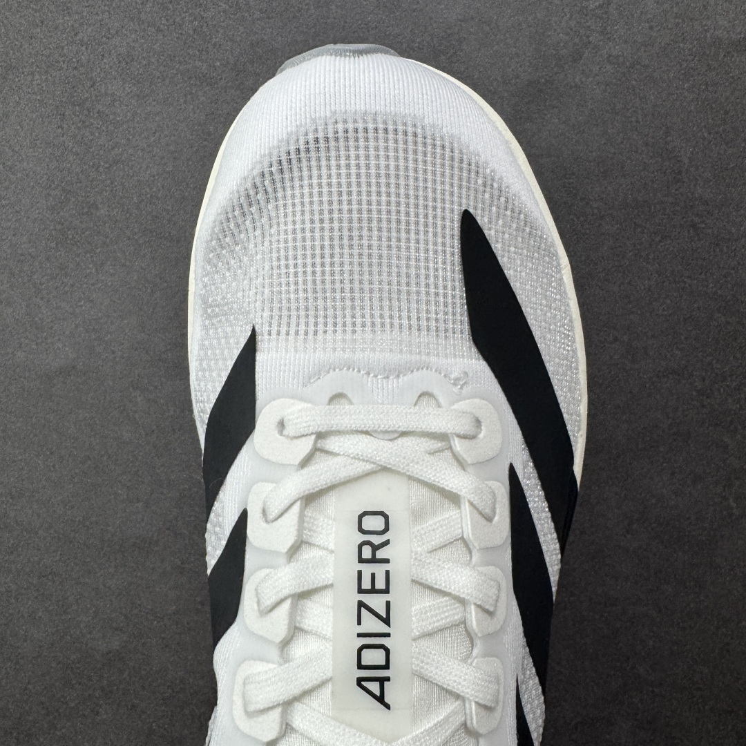 图片[8]-【纯原版】AD Adizero Eva SL M 零度进化版系列低帮轻便透气竞速休闲运动慢跑鞋 JH6206 相信大家对去年 adidas 横空出世的「顶级超跑」adiZero Adios Pro EVO 1 记忆犹新！不仅登顶阿迪史上最轻跑鞋宝座，更在接下来的全球马拉松赛事中，持续书写着惊人成绩，被网友戏称新一代「阿迪神鞋」全网刷屏！极简设计语言与强烈速度感和存在感的鞋侧三线，让人过目不忘，特别种草！其中定位于中长跑训练的 adidas Adizero Evo SL，整体外观造型与 adiZero Adios Pro EVO 1 非常相似。中底配置方面搭载全掌 Lightstrike Pro，鞋面采用透气网面示人，契合日常训练鞋的定位，更加耐用。外底给到了马牌橡胶，及类似上代竞速旗舰 adidas Adizero Adios Pro 3 区域分布。整体看下来无论是外观的鲜明辨识度，还是配置的扎实程度都很顶。实拍调校N版已经零色差零失真 百分百还原实物色彩所见即所得 不存在货不对板色差等低级问题 选购参考实物拍摄 不混卖不参货 只用心做好货严格选品 尺码：36 36.5 37.5 38 38.5 39 40 40.5 41 42 42.5 43 44 44.5 45-选品中心