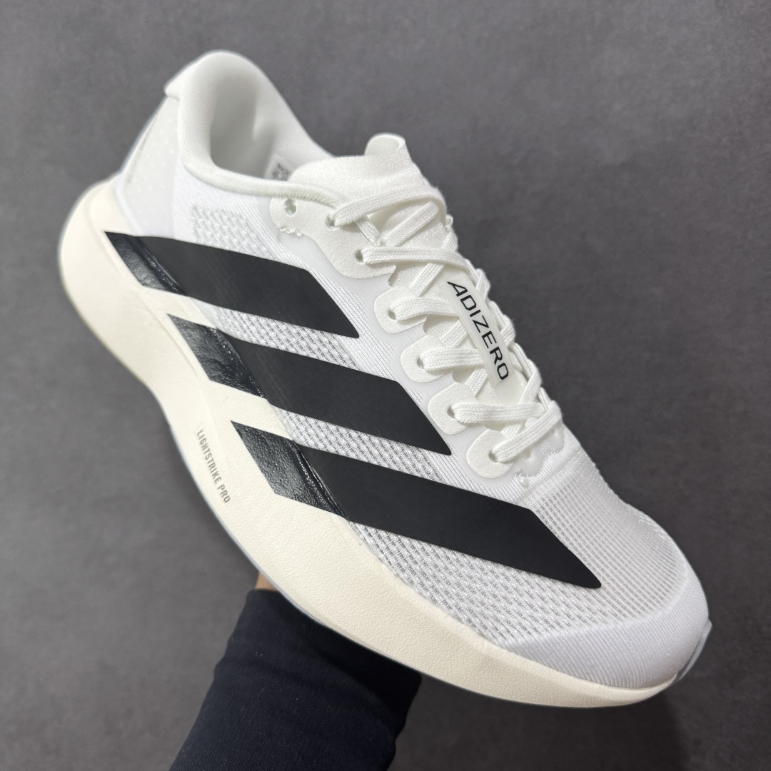 图片[3]-【纯原版】AD Adizero Eva SL M 零度进化版系列低帮轻便透气竞速休闲运动慢跑鞋 JH6206 相信大家对去年 adidas 横空出世的「顶级超跑」adiZero Adios Pro EVO 1 记忆犹新！不仅登顶阿迪史上最轻跑鞋宝座，更在接下来的全球马拉松赛事中，持续书写着惊人成绩，被网友戏称新一代「阿迪神鞋」全网刷屏！极简设计语言与强烈速度感和存在感的鞋侧三线，让人过目不忘，特别种草！其中定位于中长跑训练的 adidas Adizero Evo SL，整体外观造型与 adiZero Adios Pro EVO 1 非常相似。中底配置方面搭载全掌 Lightstrike Pro，鞋面采用透气网面示人，契合日常训练鞋的定位，更加耐用。外底给到了马牌橡胶，及类似上代竞速旗舰 adidas Adizero Adios Pro 3 区域分布。整体看下来无论是外观的鲜明辨识度，还是配置的扎实程度都很顶。实拍调校N版已经零色差零失真 百分百还原实物色彩所见即所得 不存在货不对板色差等低级问题 选购参考实物拍摄 不混卖不参货 只用心做好货严格选品 尺码：36 36.5 37.5 38 38.5 39 40 40.5 41 42 42.5 43 44 44.5 45-选品中心