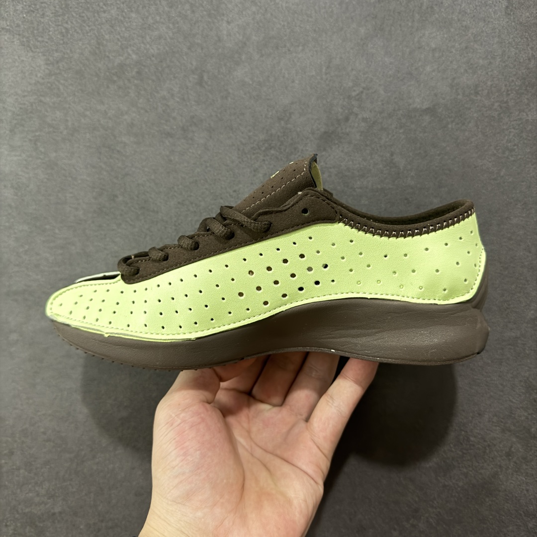  
【纯原】Nike Air Superfly耐克2025新款减震复古跑鞋
穿孔设计不仅增添了细节，还提