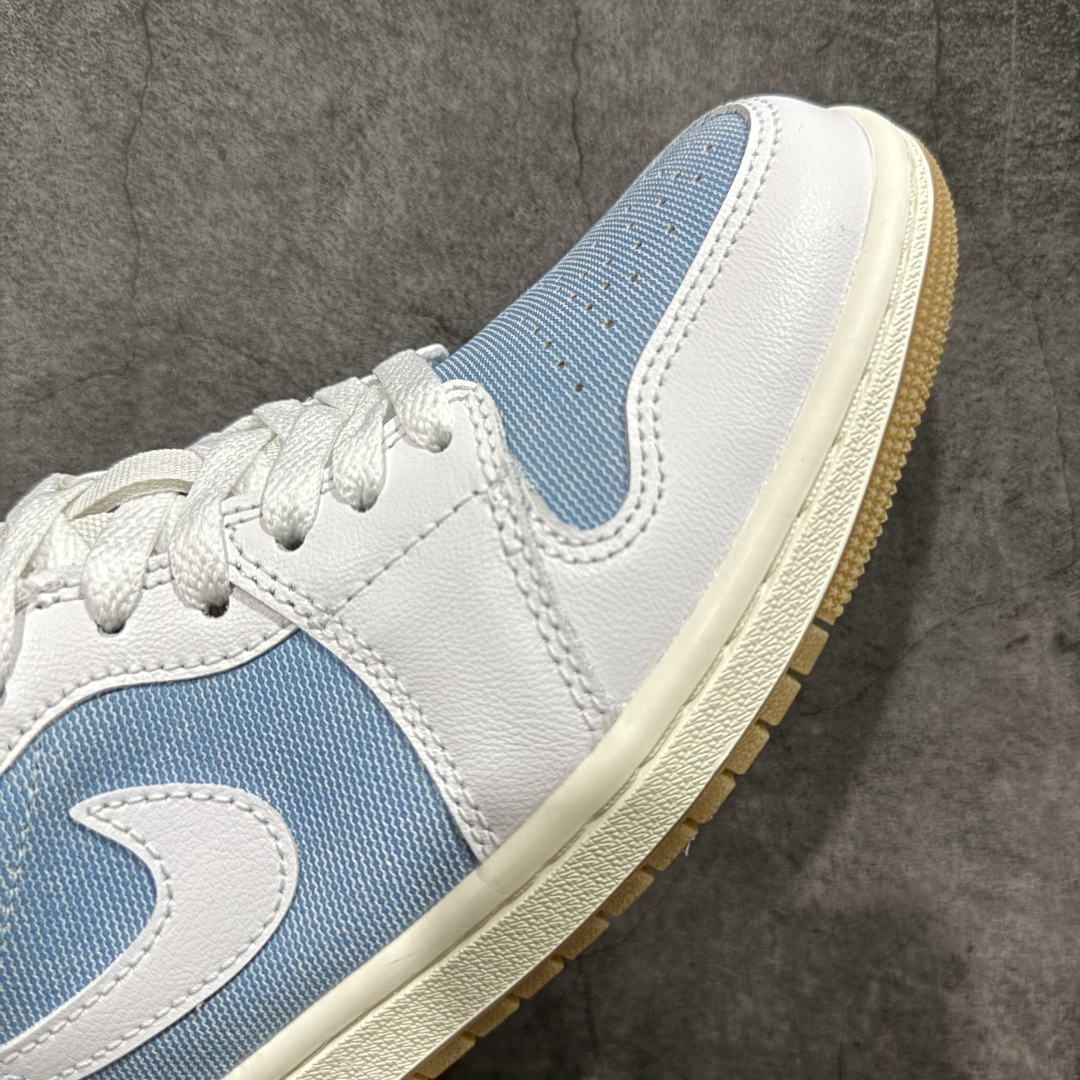 图片[6]-【DT纯原】Air Jordan Low AJ1 乔1白蓝牛仔 低帮文化休闲运动板鞋 HQ2004-400  市面中低帮最具代表性版本没有之一 口碑大厂出品 品控大底版型不断改良更新 全套原纸板楦头开发 确保原汁原味 完美呈现版型 完美零毛边处理 原厂内置全掌气垫 价格定位良心 平台专用代工流水线出品 一眼公司既视感 拿到手的一瞬间就与众不同 碾压市面所有版本 全部原鞋开发 每一个配色都会采购原鞋确认细节 打破市面看图做货无好货之说 尺码：40 40.5 41 42 42.5 43 44 44.5 45 46-选品中心