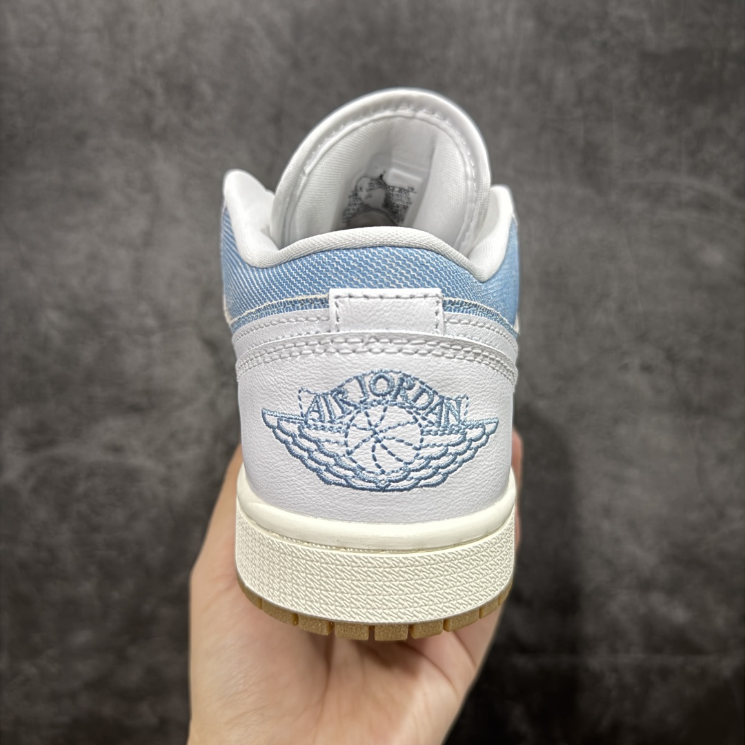 图片[4]-【DT纯原】Air Jordan Low AJ1 乔1白蓝牛仔 低帮文化休闲运动板鞋 HQ2004-400  市面中低帮最具代表性版本没有之一 口碑大厂出品 品控大底版型不断改良更新 全套原纸板楦头开发 确保原汁原味 完美呈现版型 完美零毛边处理 原厂内置全掌气垫 价格定位良心 平台专用代工流水线出品 一眼公司既视感 拿到手的一瞬间就与众不同 碾压市面所有版本 全部原鞋开发 每一个配色都会采购原鞋确认细节 打破市面看图做货无好货之说 尺码：40 40.5 41 42 42.5 43 44 44.5 45 46-选品中心