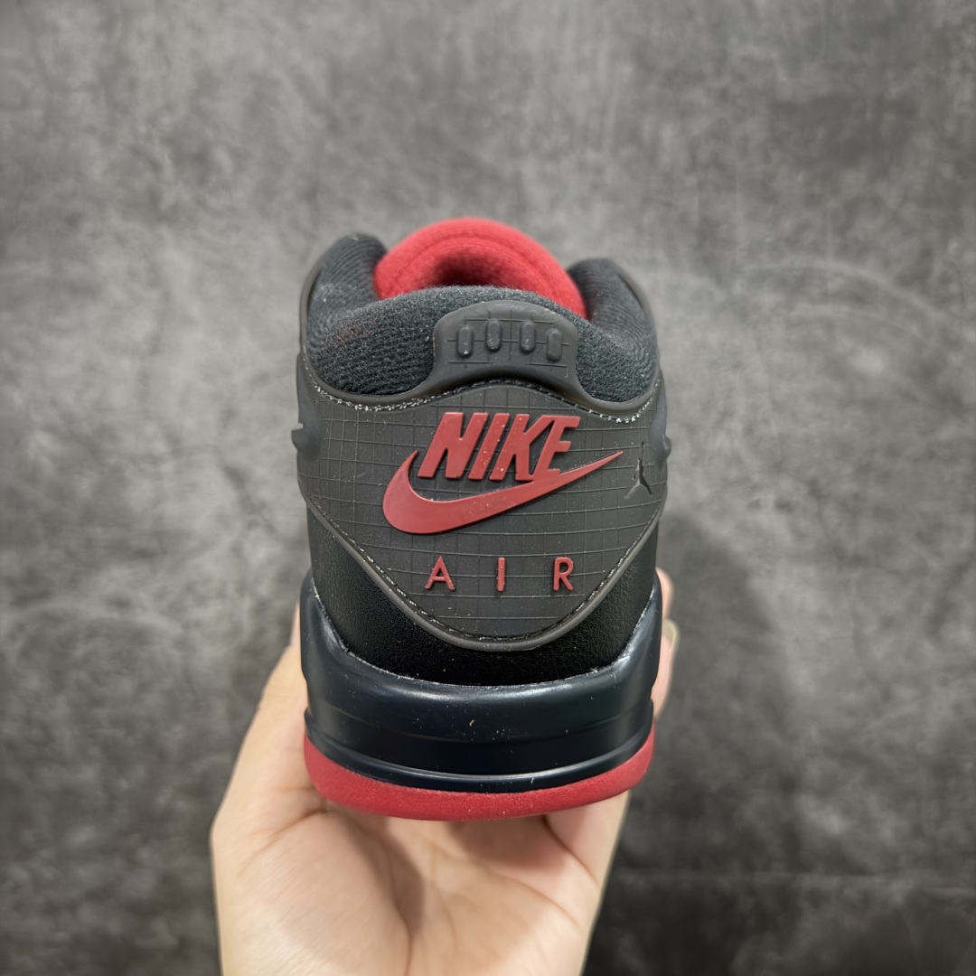 图片[4]-【DT纯原】Air Jordan AJ4 RM 重置 重制版低帮复古篮球鞋 黑红 FQ7939-060 采用了低帮的设计 并保留了众多AJ4的经典元素 鞋身以皮革、麂皮材质拼接打造 AJ4经典的TPU材质延伸至后跟 增强鞋款稳定性 而鞋身侧面的网格设计则被取消 尾部的NIKE AIR标志也得到保留 并同时带有飞人logo 中底部分同样搭载了可视AIR气垫 鞋底采用米白色中底和外底呈现 为整个设计收尾 尺码：36 36.5 37.5 38 38.5 39 40 40.5 41 42 42.5 43 44 44.5 45 46 47.5-选品中心