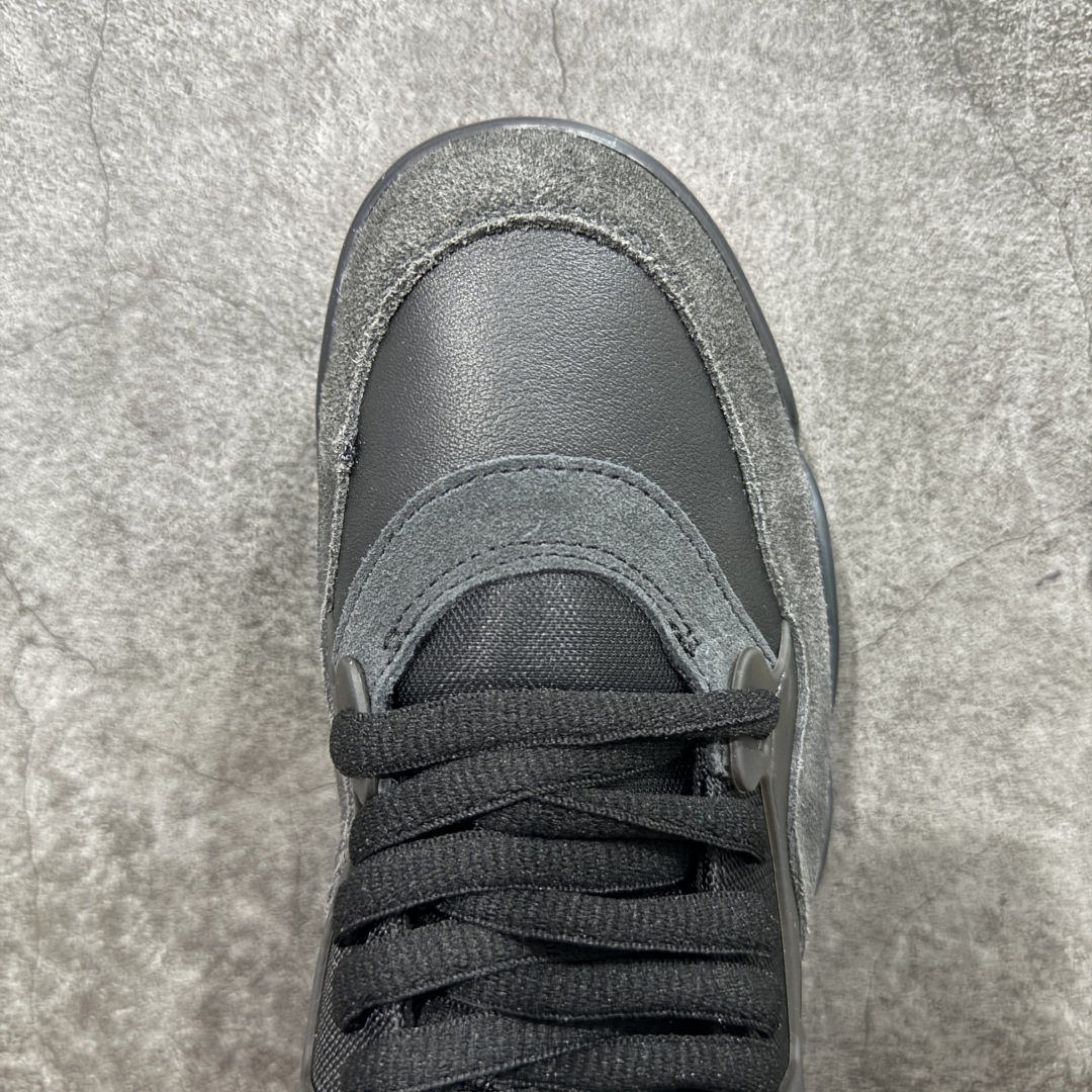 图片[5]-【DT纯原】Air Jordan AJ4 RM 重置 重制版低帮复古篮球鞋 黑红 FQ7939-060 采用了低帮的设计 并保留了众多AJ4的经典元素 鞋身以皮革、麂皮材质拼接打造 AJ4经典的TPU材质延伸至后跟 增强鞋款稳定性 而鞋身侧面的网格设计则被取消 尾部的NIKE AIR标志也得到保留 并同时带有飞人logo 中底部分同样搭载了可视AIR气垫 鞋底采用米白色中底和外底呈现 为整个设计收尾 尺码：36 36.5 37.5 38 38.5 39 40 40.5 41 42 42.5 43 44 44.5 45 46 47.5-选品中心