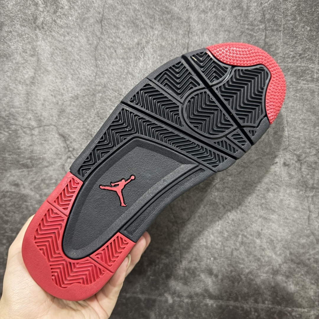 图片[9]-【DT纯原】Air Jordan AJ4 RM 重置 重制版低帮复古篮球鞋 黑红 FQ7939-060 采用了低帮的设计 并保留了众多AJ4的经典元素 鞋身以皮革、麂皮材质拼接打造 AJ4经典的TPU材质延伸至后跟 增强鞋款稳定性 而鞋身侧面的网格设计则被取消 尾部的NIKE AIR标志也得到保留 并同时带有飞人logo 中底部分同样搭载了可视AIR气垫 鞋底采用米白色中底和外底呈现 为整个设计收尾 尺码：36 36.5 37.5 38 38.5 39 40 40.5 41 42 42.5 43 44 44.5 45 46 47.5-选品中心