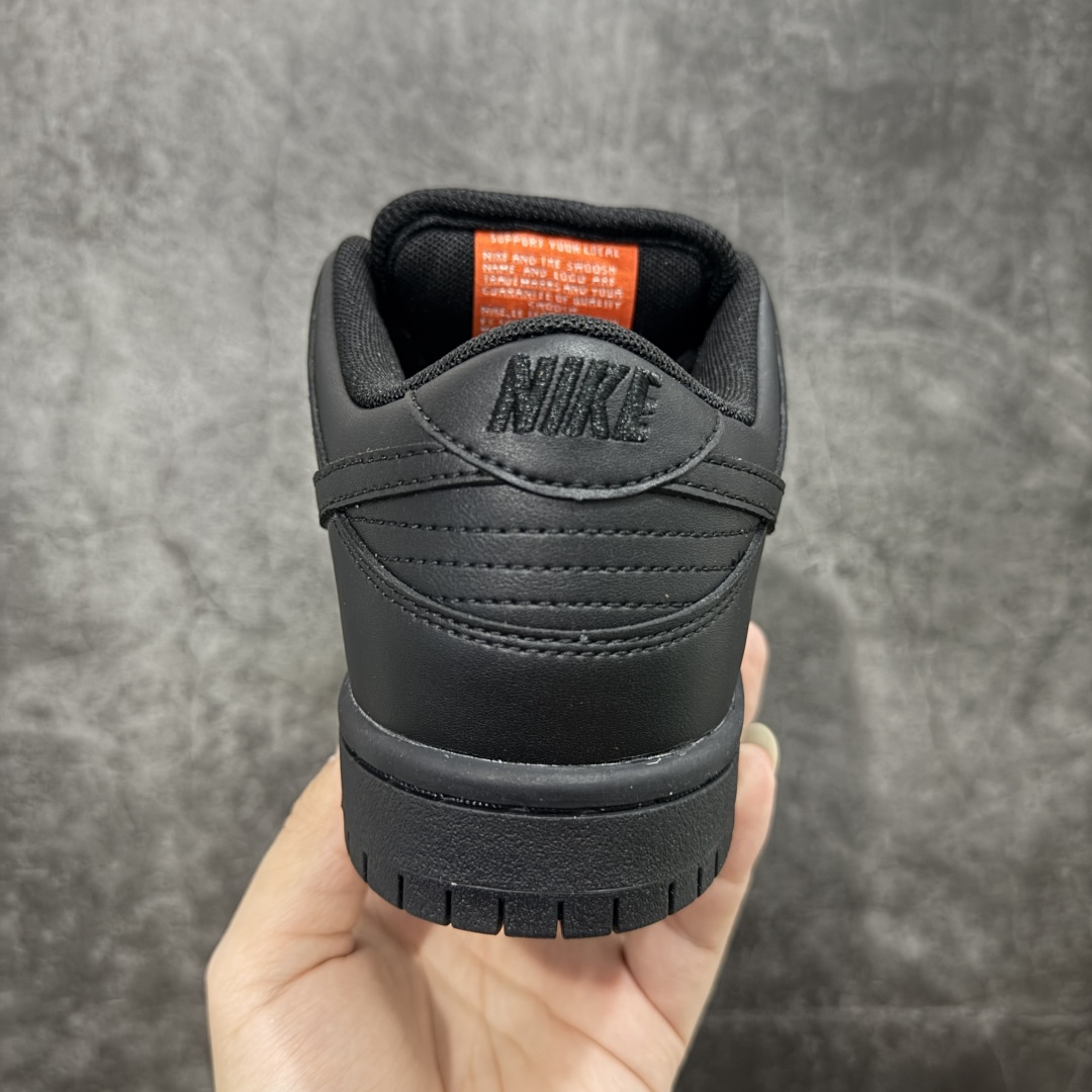 图片[4]-【免修ST版】W Nike SB Dunk Low Pro ”Triple Black“ 黑武士 低帮休闲运动板鞋 #配色鞋身通体采用皮革材质打造，配色方面以Triple Black呈现 经久耐用，性能卓越。 货号：FJ1674-001 尺码：36 36.5 37.5 38 38.5 39 40 40.5 41 42 42.5 43 44 44.5 45 46-选品中心