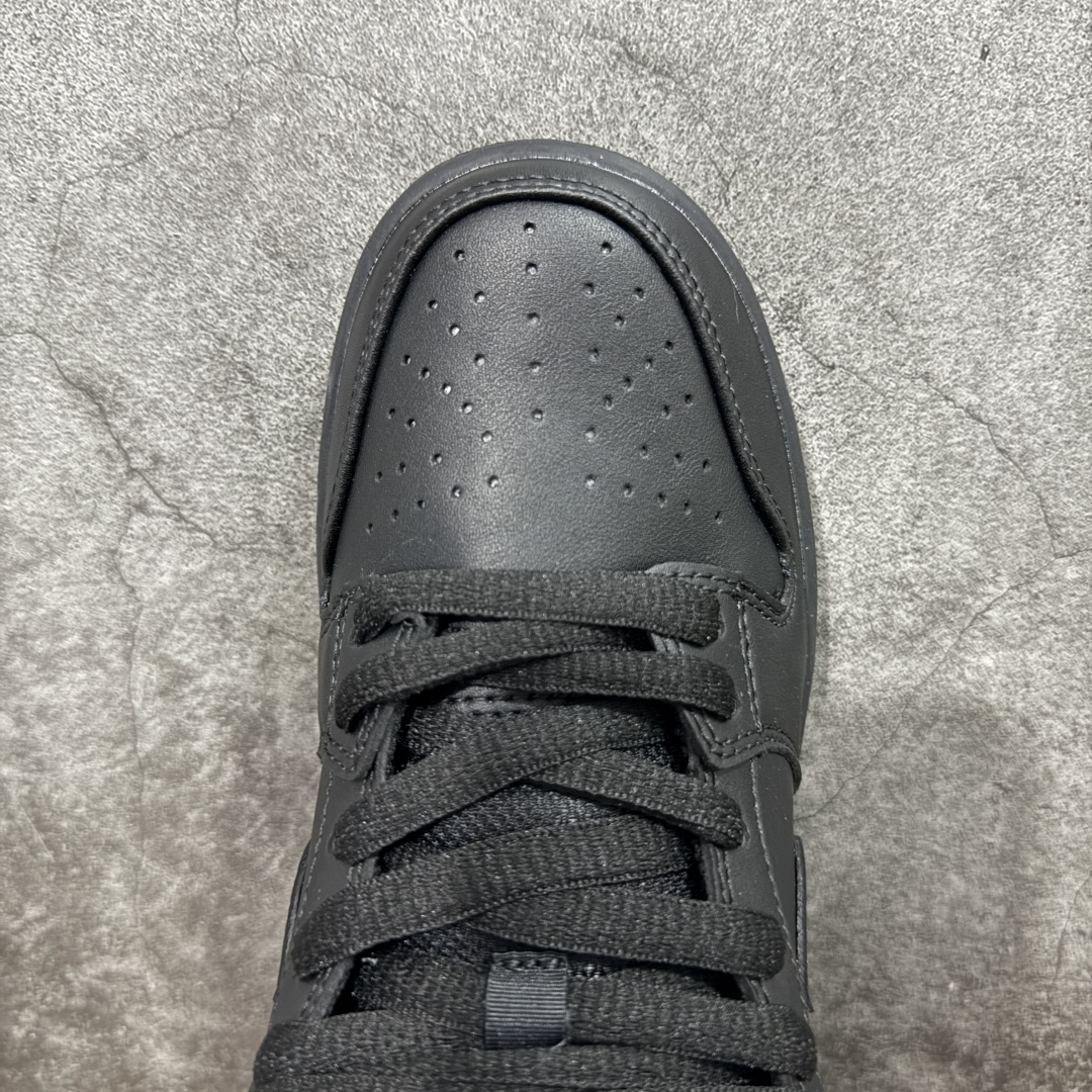 图片[5]-【免修ST版】W Nike SB Dunk Low Pro ”Triple Black“ 黑武士 低帮休闲运动板鞋 #配色鞋身通体采用皮革材质打造，配色方面以Triple Black呈现 经久耐用，性能卓越。 货号：FJ1674-001 尺码：36 36.5 37.5 38 38.5 39 40 40.5 41 42 42.5 43 44 44.5 45 46-选品中心