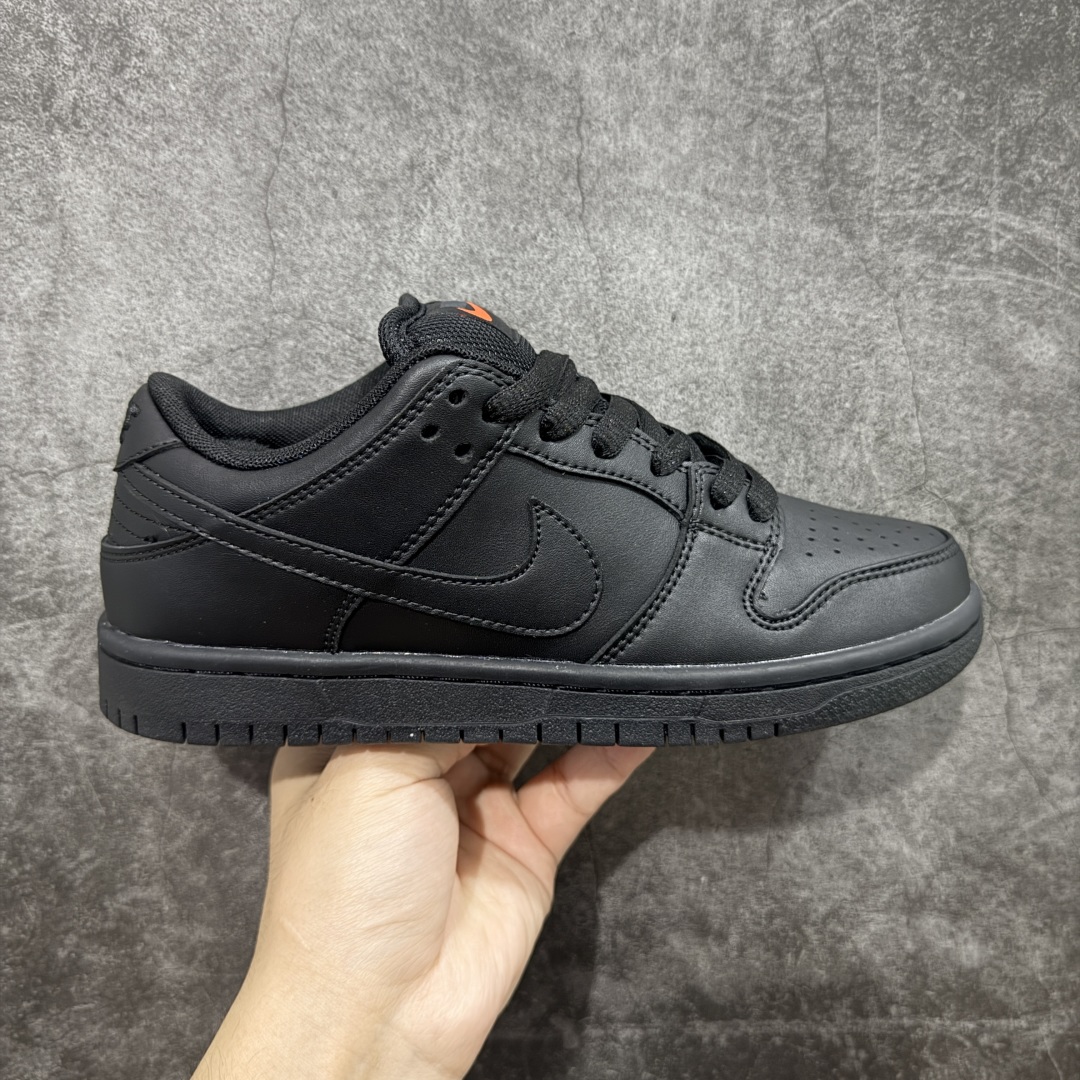 【免修ST版】W Nike SB Dunk Low Pro ”Triple Black“ 黑武士 低帮休闲运动板鞋 #配色鞋身通体采用皮革材质打造,配色方面以Triple Black呈现 经久耐用,性能卓越。 货号:FJ1674-001 尺码:36 36.5 37.5 38 38.5 39 40 40.5 41 42 42.5 43 44 44.5 45 46-选品中心