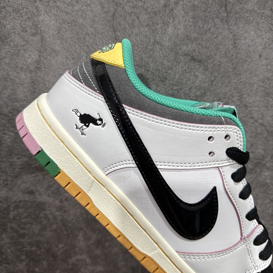 图片[7]-【免修ST版】W Nike SB Dunk Low PRO QS 教育基金会联名 低帮休闲板鞋 #鞋款设计充满校园元素,鞋舌是机读卡元素，后跟则是穿学士服的滑手。用上了麂皮+皮革鞋面，再加上漆皮质感 Swoosh，层次相当不错。 货号：HJ4132-100 尺码：36 36.5 37.5 38 38.5 39 40 40.5 41 42 42.5 43 44 44.5 45 46-选品中心