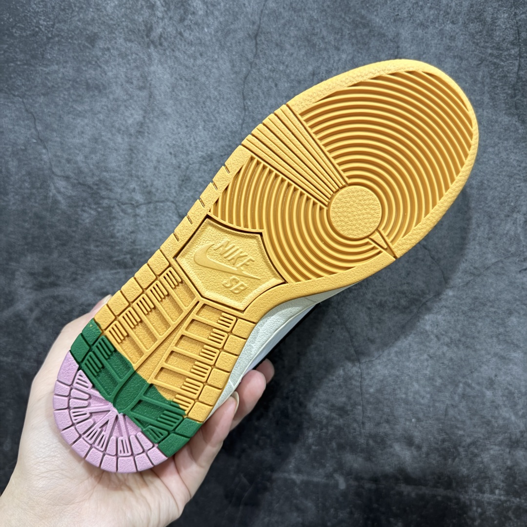 图片[9]-【免修ST版】W Nike SB Dunk Low PRO QS 教育基金会联名 低帮休闲板鞋 #鞋款设计充满校园元素,鞋舌是机读卡元素，后跟则是穿学士服的滑手。用上了麂皮+皮革鞋面，再加上漆皮质感 Swoosh，层次相当不错。 货号：HJ4132-100 尺码：36 36.5 37.5 38 38.5 39 40 40.5 41 42 42.5 43 44 44.5 45 46-选品中心