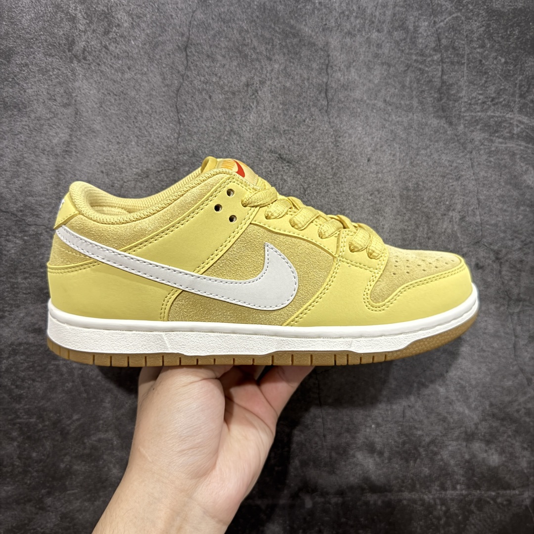 【免修ST版】耐克 W Nike SB Dunk Low Pro ”Saturn Gold“ 暖阳黄 低帮休闲运动板鞋 #整双鞋以暖阳黄色为主色调,Swoosh 标志和中底采用白色调。运用网眼、绒面革和皮革等多种材质,经久耐用,性能卓越。 货号:FJ1674-700 尺码:36 36.5 37.5 38 38.5 39 40 40.5 41 42 42.5 43 44 44.5 45 46-选品中心