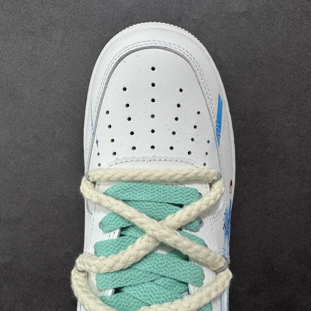 图片[8]-【定制版】Nike Air Force 1\’07 Low \”Aries\” 手绘涂鸦十二星座系列 白羊座 空军一号低帮休闲板鞋  #纯净的白色鞋身犹如无垠的宇宙画布。鞋面上，蓝色调为主的星空元素肆意铺展，深邃而迷人，仿佛将浩瀚星空浓缩于小小的鞋身之上。闪烁的星星、弯弯的月牙，每一处细节都精心勾勒，好似在诉说着白羊座的冒险故事。  货号：星座321-419 尺码：36 36.5 37.5 38 38.5 39 40 40.5 41 42 42.5 43 44 44.5 45-选品中心