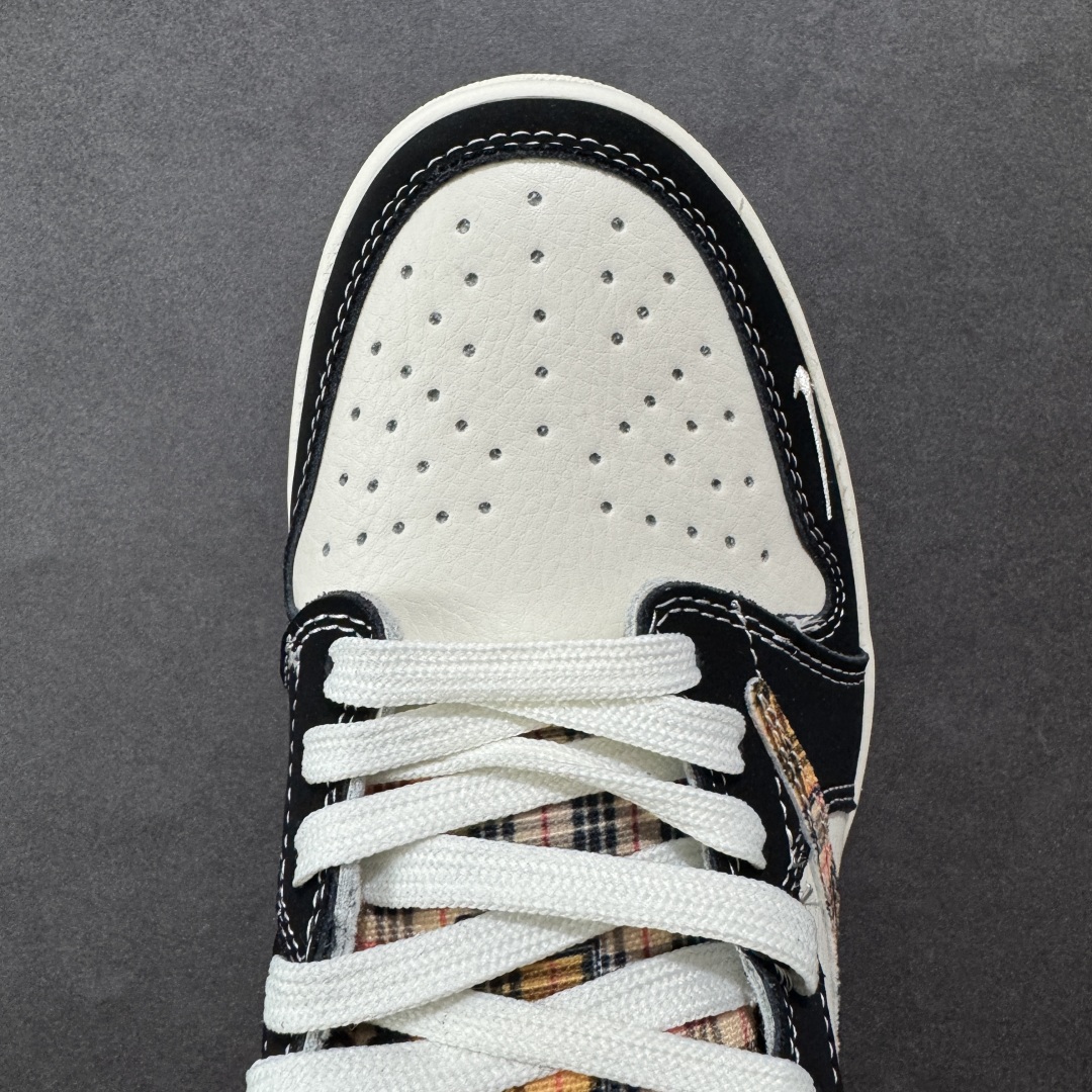图片[8]-【定制版】Travis Scott x Fragment Design x Air Jordan 1 Low OG SP AJ1 乔1 联名款 低帮文化休闲板鞋  #多方联名合作融合了Travis Scott 独特的音乐风格，藤原浩个性的设计风格以及Jordan品牌的经典元素 使其成为一双具有独特身份和价值的鞋子 清新而立体的外观加上联名标识更突出了其独特身份 这种配色方案显示出活力和时尚感 在视觉上引人注目 鞋身的质感和细腻的细节处理使其显得高端而格调十足 这款“倒钩”联名是设计与创意完美结合 融合多方的个性风格是一款备受瞩目的潮流鞋款 货号：XS2025-048  尺码：36 36.5 37.5 38 38.5 39 40 40.5 41 42 42.5 43 44 44.5 45-选品中心
