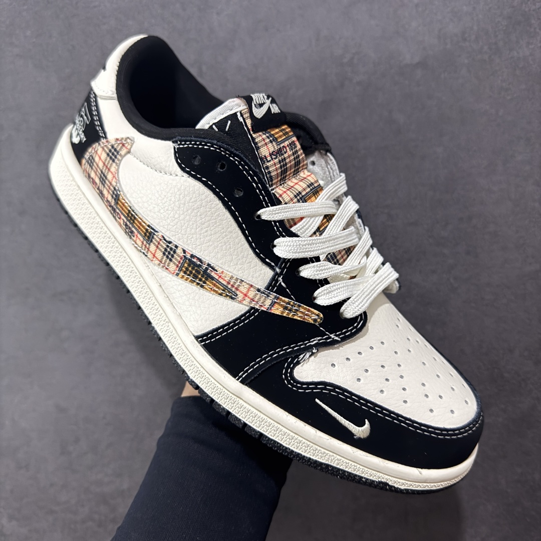 图片[3]-【定制版】Travis Scott x Fragment Design x Air Jordan 1 Low OG SP AJ1 乔1 联名款 低帮文化休闲板鞋  #多方联名合作融合了Travis Scott 独特的音乐风格，藤原浩个性的设计风格以及Jordan品牌的经典元素 使其成为一双具有独特身份和价值的鞋子 清新而立体的外观加上联名标识更突出了其独特身份 这种配色方案显示出活力和时尚感 在视觉上引人注目 鞋身的质感和细腻的细节处理使其显得高端而格调十足 这款“倒钩”联名是设计与创意完美结合 融合多方的个性风格是一款备受瞩目的潮流鞋款 货号：XS2025-048  尺码：36 36.5 37.5 38 38.5 39 40 40.5 41 42 42.5 43 44 44.5 45-选品中心