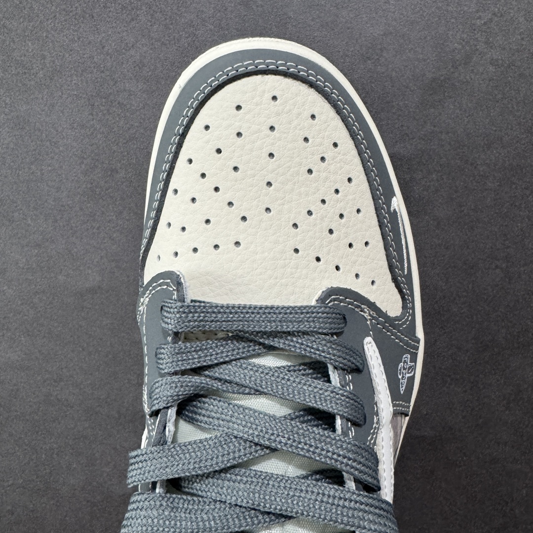 图片[8]-【定制版】Travis Scott x Jordan 1 Low “Labubu拉布布联名” 乔丹倒勾低帮休闲板鞋 原厂全头层皮 大厂纯原品质出货 纯正版型 定制鞋盒 皮料切割干净无任何毛边 细节完美 超高清洁度 货号：DX1888-094 尺码：36 36.5 37.5 38 38.5 39 40 40.5 41 42 42.5 43 44 44.5 45-选品中心