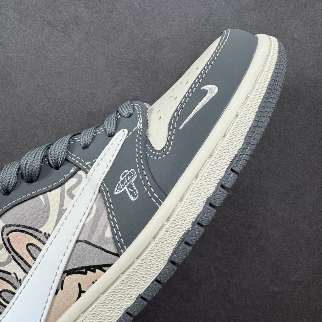 图片[5]-【定制版】Travis Scott x Jordan 1 Low “Labubu拉布布联名” 乔丹倒勾低帮休闲板鞋 原厂全头层皮 大厂纯原品质出货 纯正版型 定制鞋盒 皮料切割干净无任何毛边 细节完美 超高清洁度 货号：DX1888-094 尺码：36 36.5 37.5 38 38.5 39 40 40.5 41 42 42.5 43 44 44.5 45-选品中心