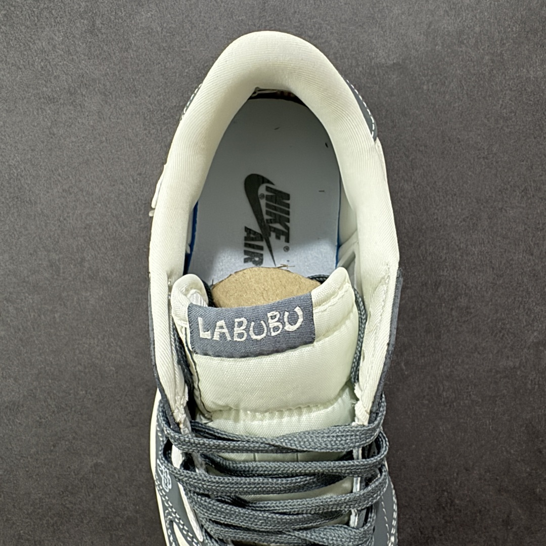 图片[7]-【定制版】Travis Scott x Jordan 1 Low “Labubu拉布布联名” 乔丹倒勾低帮休闲板鞋 原厂全头层皮 大厂纯原品质出货 纯正版型 定制鞋盒 皮料切割干净无任何毛边 细节完美 超高清洁度 货号：DX1888-094 尺码：36 36.5 37.5 38 38.5 39 40 40.5 41 42 42.5 43 44 44.5 45-选品中心