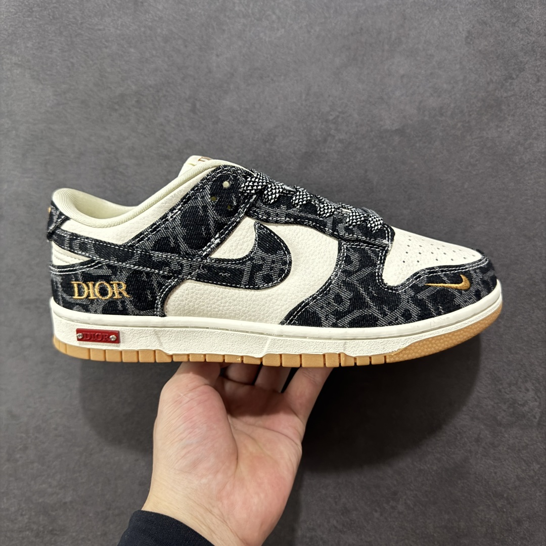 【定制版】Nike SB Dunk Low 迪奥联名 墨纹牛仔 高端定制 低帮休闲板鞋 SD6688-001  #定制鞋盒 大厂纯原品质出货 超高清洁度 皮料切割干净无任何毛边 细节完美   尺码:36 36.5 37.5 38 38.5 39 40 40.5 41 42 42.5 43 44 44.5 45 编码:HXSB330340-选品中心