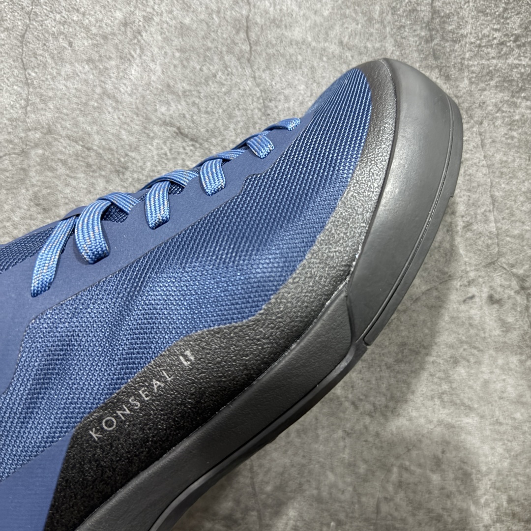 图片[6]-【莞产套盒版】ARC‘TERYX始祖鸟 KONSEAL LT 轻量 男女 登山鞋 夏季透气款 徒步 攀岩 徒步户外休闲鞋 莞产原单 代购指定版本 原数据开发 不掉标 正确高频字体 鸟爪细节完美 区别市场公版货 错误字体货 中底带钢印 礼盒装 男女码齐 带半码 上脚舒适轻便无负重感 四季百搭 始祖鸟 KONSEAL LT轻量户外鞋，这双鞋，不仅仅可以穿着逛街上班，更可以穿着徒步旅游甚至攀岩！说实话，没多少人真的会去攀岩，经我们试穿，这双鞋，日常穿也是非常舒服轻便！搭配日常的衣服完全不违和！结构中底TPU底盘，保护双脚。配置3D模具保护双脚+一体化系带系统，鞋面防撕裂网布、TPU保护膜和牛巴革合成面料，喜欢放心入！这种类型的鞋子咱们家超难得遇到一次，喜欢一定不要错过 尺码：36 36.5 37 38 38.5 39 40 40.5 41 42 42.5 43 44 44.5 45-选品中心