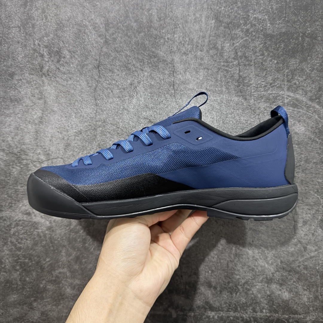 图片[2]-【莞产套盒版】ARC‘TERYX始祖鸟 KONSEAL LT 轻量 男女 登山鞋 夏季透气款 徒步 攀岩 徒步户外休闲鞋 莞产原单 代购指定版本 原数据开发 不掉标 正确高频字体 鸟爪细节完美 区别市场公版货 错误字体货 中底带钢印 礼盒装 男女码齐 带半码 上脚舒适轻便无负重感 四季百搭 始祖鸟 KONSEAL LT轻量户外鞋，这双鞋，不仅仅可以穿着逛街上班，更可以穿着徒步旅游甚至攀岩！说实话，没多少人真的会去攀岩，经我们试穿，这双鞋，日常穿也是非常舒服轻便！搭配日常的衣服完全不违和！结构中底TPU底盘，保护双脚。配置3D模具保护双脚+一体化系带系统，鞋面防撕裂网布、TPU保护膜和牛巴革合成面料，喜欢放心入！这种类型的鞋子咱们家超难得遇到一次，喜欢一定不要错过 尺码：36 36.5 37 38 38.5 39 40 40.5 41 42 42.5 43 44 44.5 45-选品中心