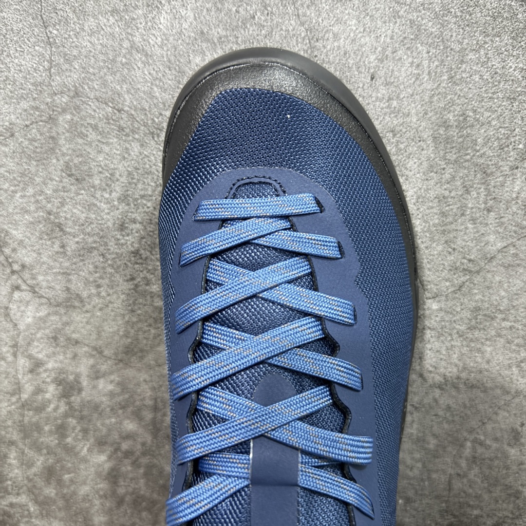 图片[5]-【莞产套盒版】ARC‘TERYX始祖鸟 KONSEAL LT 轻量 男女 登山鞋 夏季透气款 徒步 攀岩 徒步户外休闲鞋 莞产原单 代购指定版本 原数据开发 不掉标 正确高频字体 鸟爪细节完美 区别市场公版货 错误字体货 中底带钢印 礼盒装 男女码齐 带半码 上脚舒适轻便无负重感 四季百搭 始祖鸟 KONSEAL LT轻量户外鞋，这双鞋，不仅仅可以穿着逛街上班，更可以穿着徒步旅游甚至攀岩！说实话，没多少人真的会去攀岩，经我们试穿，这双鞋，日常穿也是非常舒服轻便！搭配日常的衣服完全不违和！结构中底TPU底盘，保护双脚。配置3D模具保护双脚+一体化系带系统，鞋面防撕裂网布、TPU保护膜和牛巴革合成面料，喜欢放心入！这种类型的鞋子咱们家超难得遇到一次，喜欢一定不要错过 尺码：36 36.5 37 38 38.5 39 40 40.5 41 42 42.5 43 44 44.5 45-选品中心