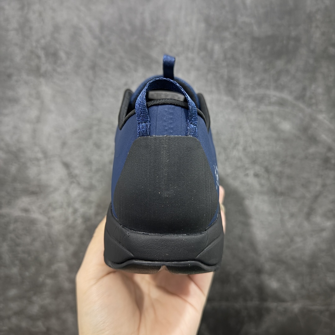 图片[4]-【莞产套盒版】ARC‘TERYX始祖鸟 KONSEAL LT 轻量 男女 登山鞋 夏季透气款 徒步 攀岩 徒步户外休闲鞋 莞产原单 代购指定版本 原数据开发 不掉标 正确高频字体 鸟爪细节完美 区别市场公版货 错误字体货 中底带钢印 礼盒装 男女码齐 带半码 上脚舒适轻便无负重感 四季百搭 始祖鸟 KONSEAL LT轻量户外鞋，这双鞋，不仅仅可以穿着逛街上班，更可以穿着徒步旅游甚至攀岩！说实话，没多少人真的会去攀岩，经我们试穿，这双鞋，日常穿也是非常舒服轻便！搭配日常的衣服完全不违和！结构中底TPU底盘，保护双脚。配置3D模具保护双脚+一体化系带系统，鞋面防撕裂网布、TPU保护膜和牛巴革合成面料，喜欢放心入！这种类型的鞋子咱们家超难得遇到一次，喜欢一定不要错过 尺码：36 36.5 37 38 38.5 39 40 40.5 41 42 42.5 43 44 44.5 45-选品中心