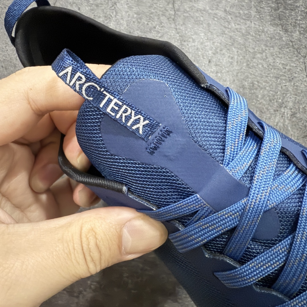 图片[6]-【莞产套盒版】ARC‘TERYX始祖鸟 KONSEAL LT 轻量 男女 登山鞋 夏季透气款 徒步 攀岩 徒步户外休闲鞋 莞产原单 代购指定版本 原数据开发 不掉标 正确高频字体 鸟爪细节完美 区别市场公版货 错误字体货 中底带钢印 礼盒装 男女码齐 带半码 上脚舒适轻便无负重感 四季百搭 始祖鸟 KONSEAL LT轻量户外鞋，这双鞋，不仅仅可以穿着逛街上班，更可以穿着徒步旅游甚至攀岩！说实话，没多少人真的会去攀岩，经我们试穿，这双鞋，日常穿也是非常舒服轻便！搭配日常的衣服完全不违和！结构中底TPU底盘，保护双脚。配置3D模具保护双脚+一体化系带系统，鞋面防撕裂网布、TPU保护膜和牛巴革合成面料，喜欢放心入！这种类型的鞋子咱们家超难得遇到一次，喜欢一定不要错过 尺码：36 36.5 37 38 38.5 39 40 40.5 41 42 42.5 43 44 44.5 45-选品中心