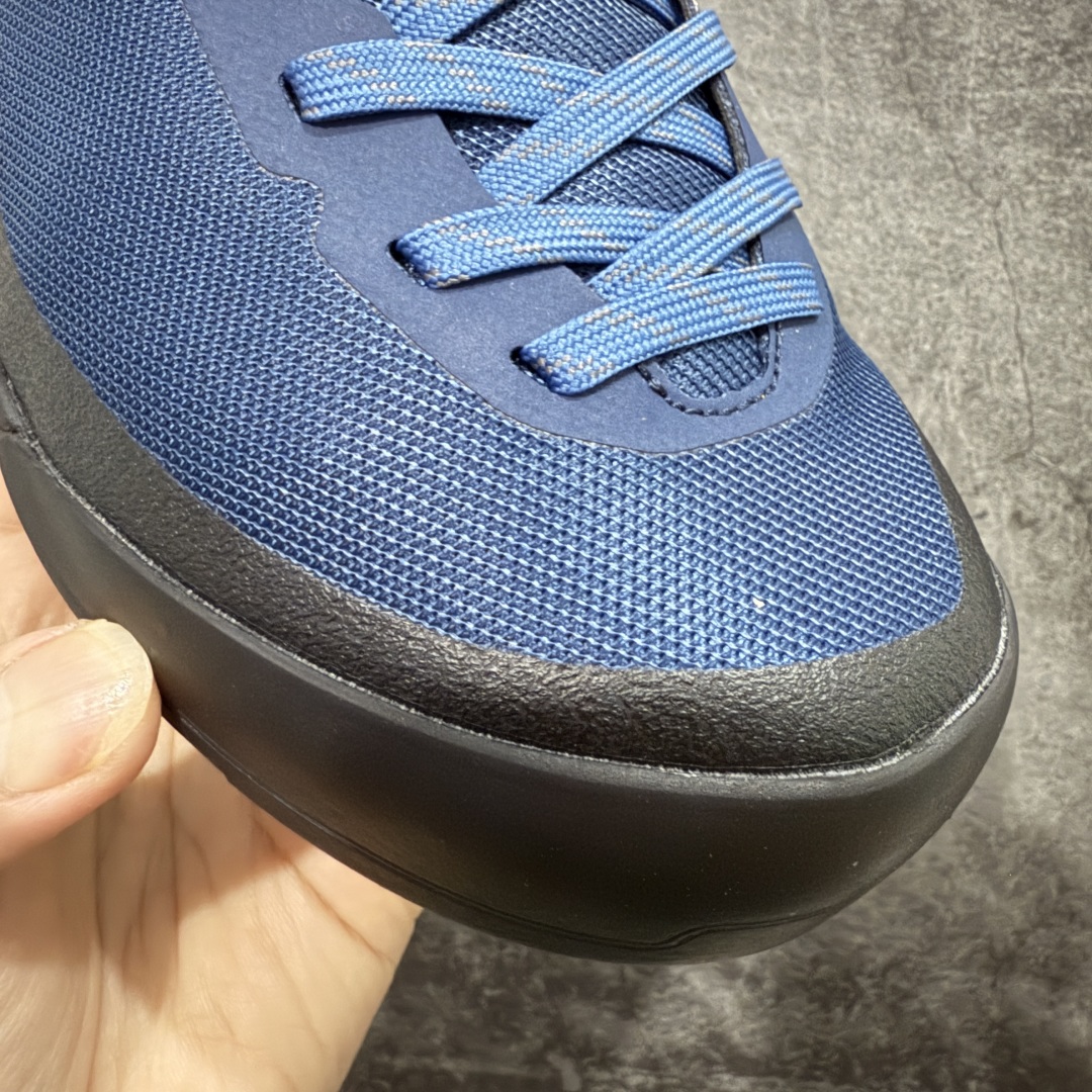 图片[5]-【莞产套盒版】ARC‘TERYX始祖鸟 KONSEAL LT 轻量 男女 登山鞋 夏季透气款 徒步 攀岩 徒步户外休闲鞋 莞产原单 代购指定版本 原数据开发 不掉标 正确高频字体 鸟爪细节完美 区别市场公版货 错误字体货 中底带钢印 礼盒装 男女码齐 带半码 上脚舒适轻便无负重感 四季百搭 始祖鸟 KONSEAL LT轻量户外鞋，这双鞋，不仅仅可以穿着逛街上班，更可以穿着徒步旅游甚至攀岩！说实话，没多少人真的会去攀岩，经我们试穿，这双鞋，日常穿也是非常舒服轻便！搭配日常的衣服完全不违和！结构中底TPU底盘，保护双脚。配置3D模具保护双脚+一体化系带系统，鞋面防撕裂网布、TPU保护膜和牛巴革合成面料，喜欢放心入！这种类型的鞋子咱们家超难得遇到一次，喜欢一定不要错过 尺码：36 36.5 37 38 38.5 39 40 40.5 41 42 42.5 43 44 44.5 45-选品中心