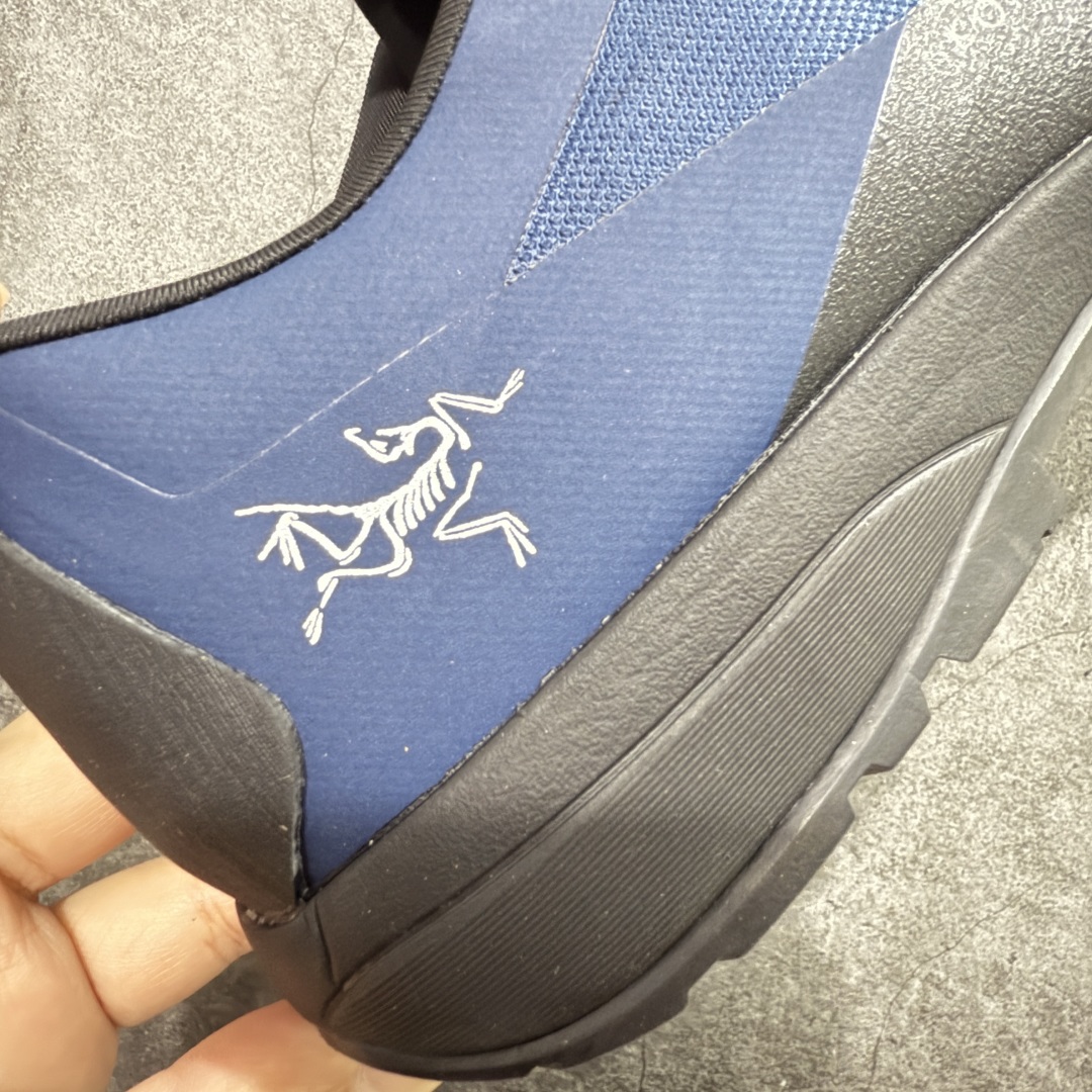 图片[3]-【莞产套盒版】ARC‘TERYX始祖鸟 KONSEAL LT 轻量 男女 登山鞋 夏季透气款 徒步 攀岩 徒步户外休闲鞋 莞产原单 代购指定版本 原数据开发 不掉标 正确高频字体 鸟爪细节完美 区别市场公版货 错误字体货 中底带钢印 礼盒装 男女码齐 带半码 上脚舒适轻便无负重感 四季百搭 始祖鸟 KONSEAL LT轻量户外鞋，这双鞋，不仅仅可以穿着逛街上班，更可以穿着徒步旅游甚至攀岩！说实话，没多少人真的会去攀岩，经我们试穿，这双鞋，日常穿也是非常舒服轻便！搭配日常的衣服完全不违和！结构中底TPU底盘，保护双脚。配置3D模具保护双脚+一体化系带系统，鞋面防撕裂网布、TPU保护膜和牛巴革合成面料，喜欢放心入！这种类型的鞋子咱们家超难得遇到一次，喜欢一定不要错过 尺码：36 36.5 37 38 38.5 39 40 40.5 41 42 42.5 43 44 44.5 45-选品中心