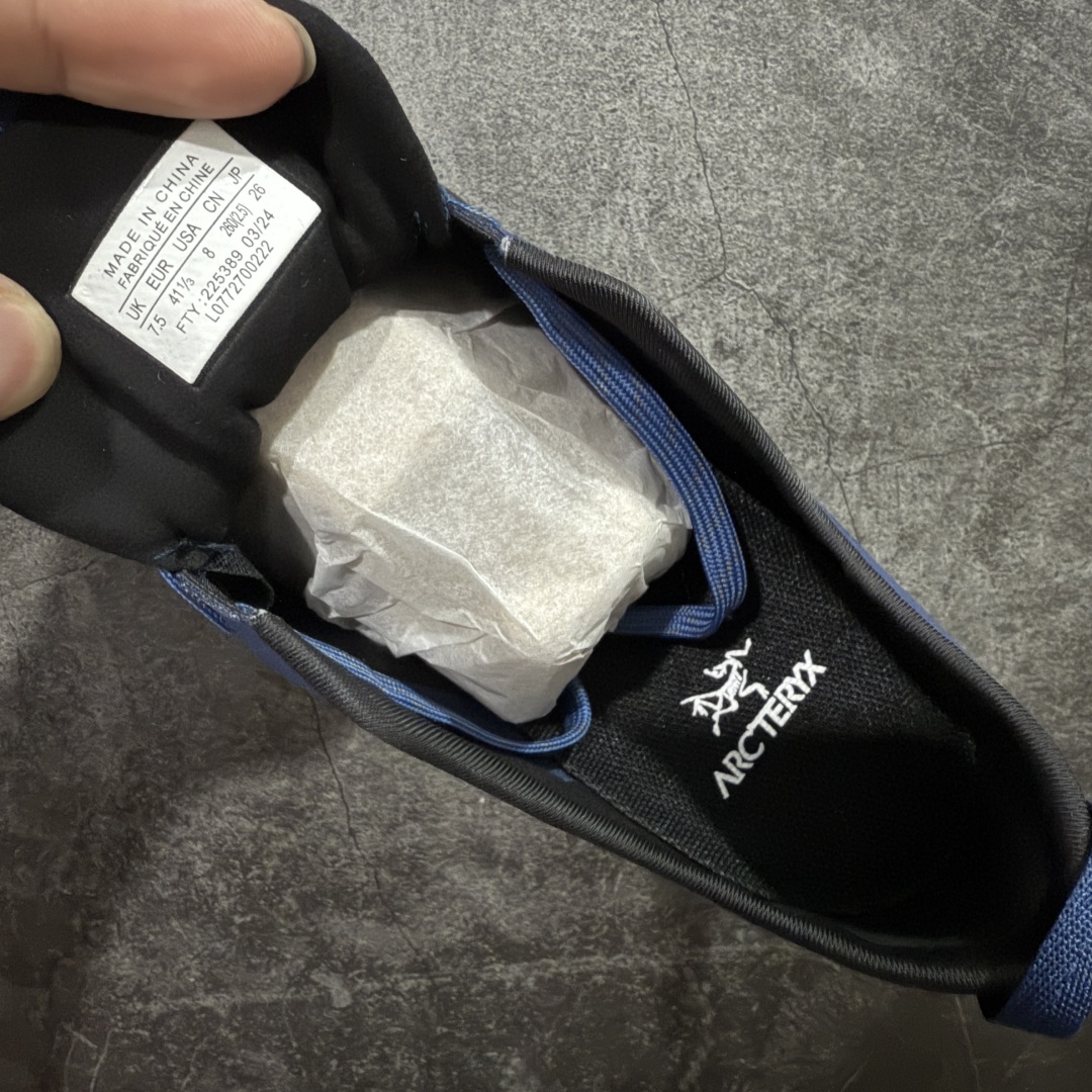 图片[7]-【莞产套盒版】ARC‘TERYX始祖鸟 KONSEAL LT 轻量 男女 登山鞋 夏季透气款 徒步 攀岩 徒步户外休闲鞋 莞产原单 代购指定版本 原数据开发 不掉标 正确高频字体 鸟爪细节完美 区别市场公版货 错误字体货 中底带钢印 礼盒装 男女码齐 带半码 上脚舒适轻便无负重感 四季百搭 始祖鸟 KONSEAL LT轻量户外鞋，这双鞋，不仅仅可以穿着逛街上班，更可以穿着徒步旅游甚至攀岩！说实话，没多少人真的会去攀岩，经我们试穿，这双鞋，日常穿也是非常舒服轻便！搭配日常的衣服完全不违和！结构中底TPU底盘，保护双脚。配置3D模具保护双脚+一体化系带系统，鞋面防撕裂网布、TPU保护膜和牛巴革合成面料，喜欢放心入！这种类型的鞋子咱们家超难得遇到一次，喜欢一定不要错过 尺码：36 36.5 37 38 38.5 39 40 40.5 41 42 42.5 43 44 44.5 45-选品中心