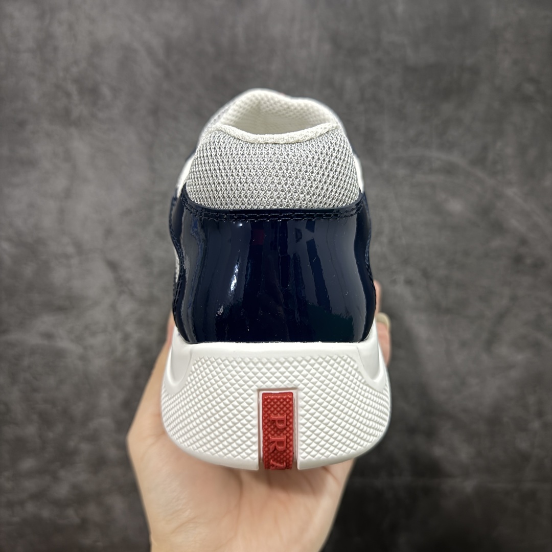 图片[4]-【X1纯原】外贸鬼佬版 东莞纯原顶级品质 原版一比一开发 普拉达 Prada Linea Rossa 徽标彰显独特的设计格调 （正品原版黑色外盒版本⚠️）海外畅销版 低帮休闲运动鞋 3厘米轻质柔韧鞋底 橡胶胎面花纹 海淘代购同渠道品质 高端零售 外贸充正专供 完美楦型 正确卡色 质感媲美原版 细节与原版一致 请注意区分市面版本 尺码：40 41 42 43 44 45 46 47-选品中心