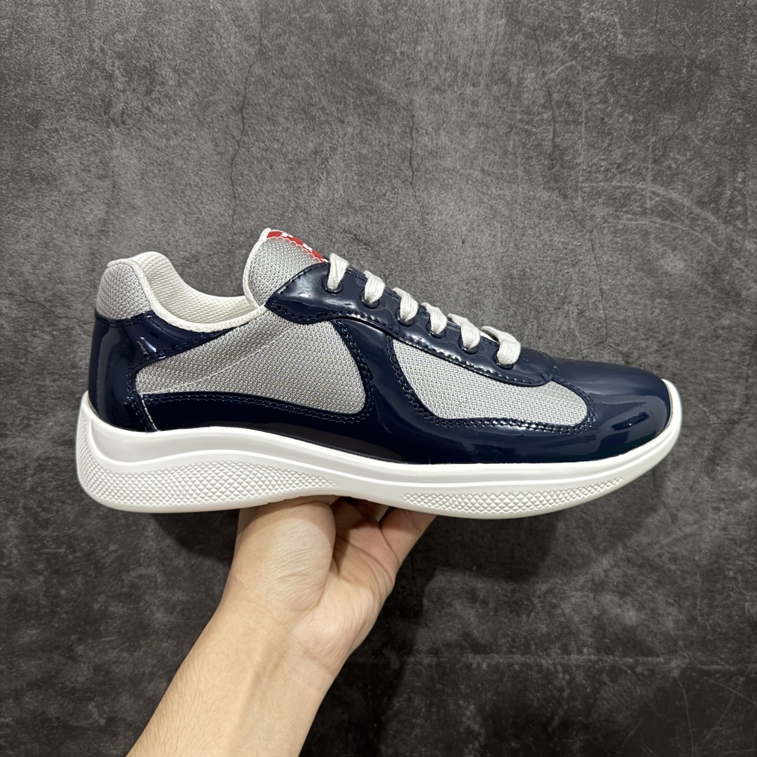 【X1纯原】外贸鬼佬版 东莞纯原顶级品质 原版一比一开发 普拉达 Prada Linea Rossa 徽标彰显独特的设计格调 (正品原版黑色外盒版本⚠️)海外畅销版 低帮休闲运动鞋 3厘米轻质柔韧鞋底 橡胶胎面花纹 海淘代购同渠道品质 高端零售 外贸充正专供 完美楦型 正确卡色 质感媲美原版 细节与原版一致 请注意区分市面版本 尺码:40 41 42 43 44 45 46 47-选品中心