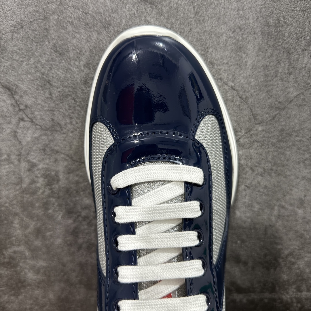 图片[5]-【X1纯原】外贸鬼佬版 东莞纯原顶级品质 原版一比一开发 普拉达 Prada Linea Rossa 徽标彰显独特的设计格调 （正品原版黑色外盒版本⚠️）海外畅销版 低帮休闲运动鞋 3厘米轻质柔韧鞋底 橡胶胎面花纹 海淘代购同渠道品质 高端零售 外贸充正专供 完美楦型 正确卡色 质感媲美原版 细节与原版一致 请注意区分市面版本 尺码：40 41 42 43 44 45 46 47-选品中心