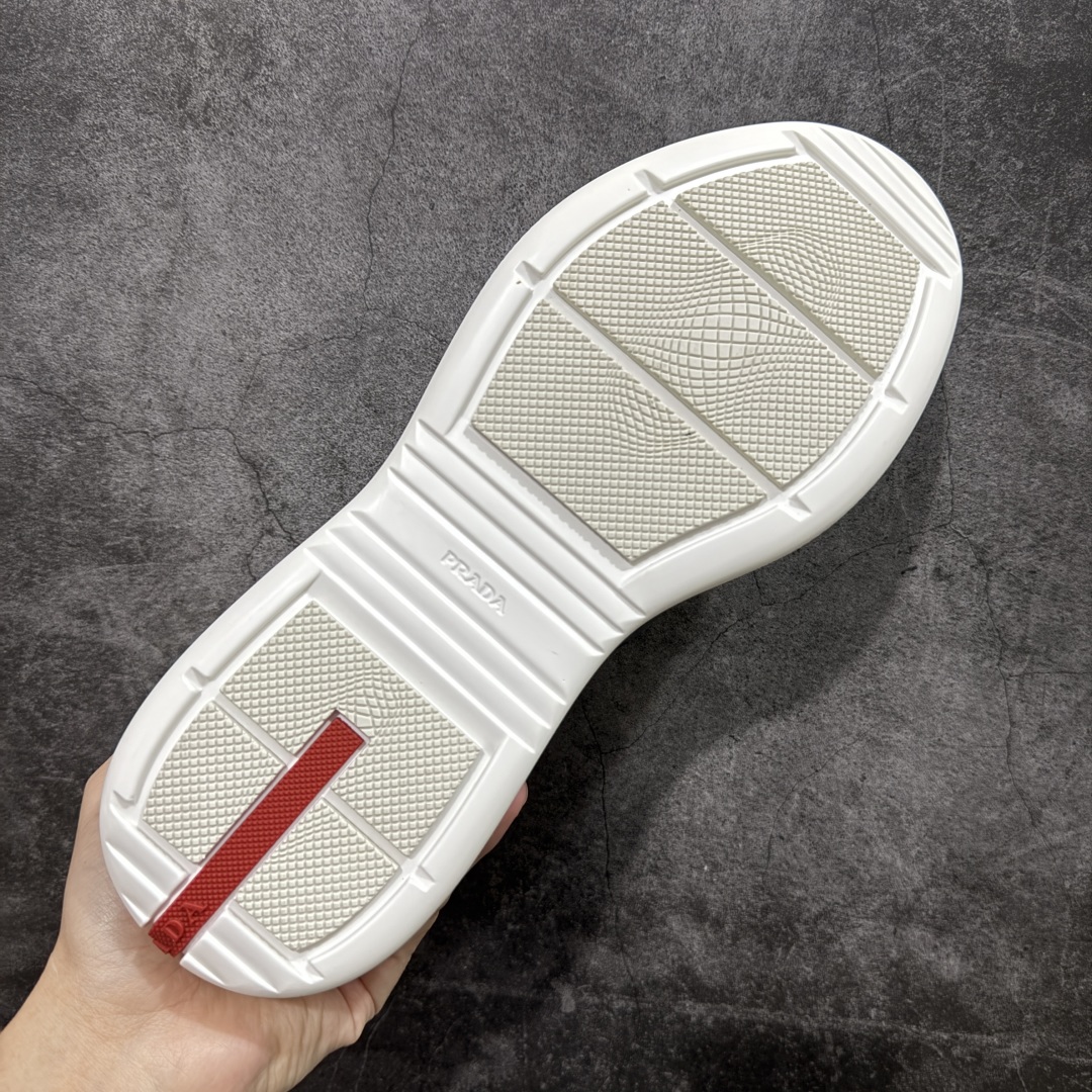 图片[9]-【X1纯原】外贸鬼佬版 东莞纯原顶级品质 原版一比一开发 普拉达 Prada Linea Rossa 徽标彰显独特的设计格调 （正品原版黑色外盒版本⚠️）海外畅销版 低帮休闲运动鞋 3厘米轻质柔韧鞋底 橡胶胎面花纹 海淘代购同渠道品质 高端零售 外贸充正专供 完美楦型 正确卡色 质感媲美原版 细节与原版一致 请注意区分市面版本 尺码：40 41 42 43 44 45 46 47-选品中心