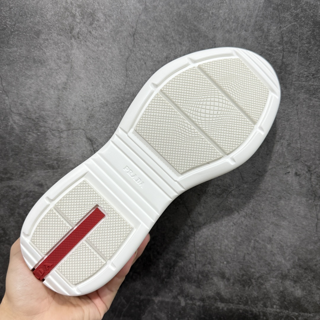 图片[9]-【X1纯原】外贸鬼佬版 东莞纯原顶级品质 原版一比一开发 普拉达 Prada Linea Rossa 徽标彰显独特的设计格调 （正品原版黑色外盒版本⚠️）海外畅销版 低帮休闲运动鞋 3厘米轻质柔韧鞋底 橡胶胎面花纹 海淘代购同渠道品质 高端零售 外贸充正专供 完美楦型 正确卡色 质感媲美原版 细节与原版一致 请注意区分市面版本 尺码：40 41 42 43 44 45 46 47-选品中心