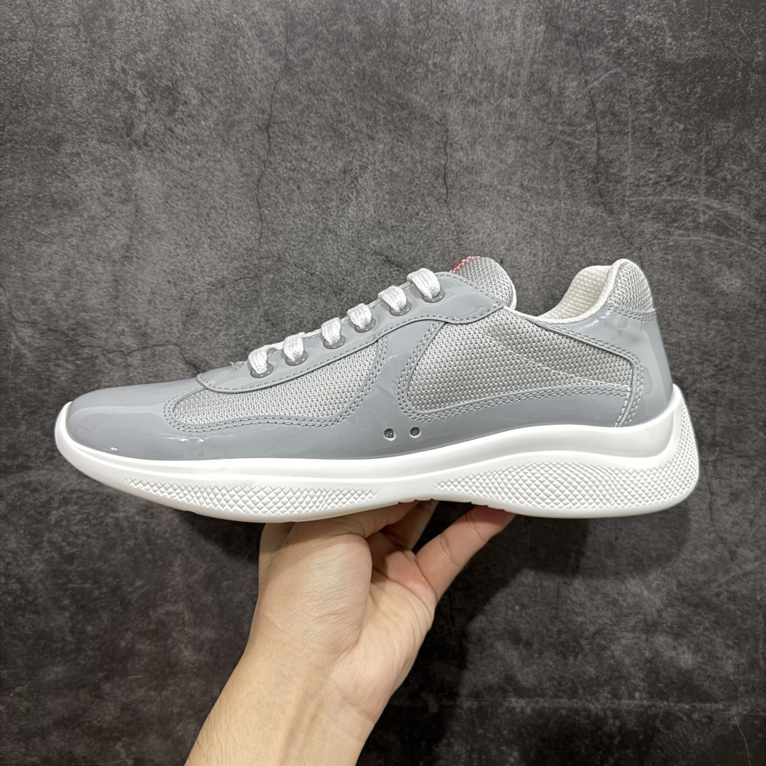 图片[2]-【X1纯原】外贸鬼佬版 东莞纯原顶级品质 原版一比一开发 普拉达 Prada Linea Rossa 徽标彰显独特的设计格调 （正品原版黑色外盒版本⚠️）海外畅销版 低帮休闲运动鞋 3厘米轻质柔韧鞋底 橡胶胎面花纹 海淘代购同渠道品质 高端零售 外贸充正专供 完美楦型 正确卡色 质感媲美原版 细节与原版一致 请注意区分市面版本 尺码：40 41 42 43 44 45 46 47-选品中心