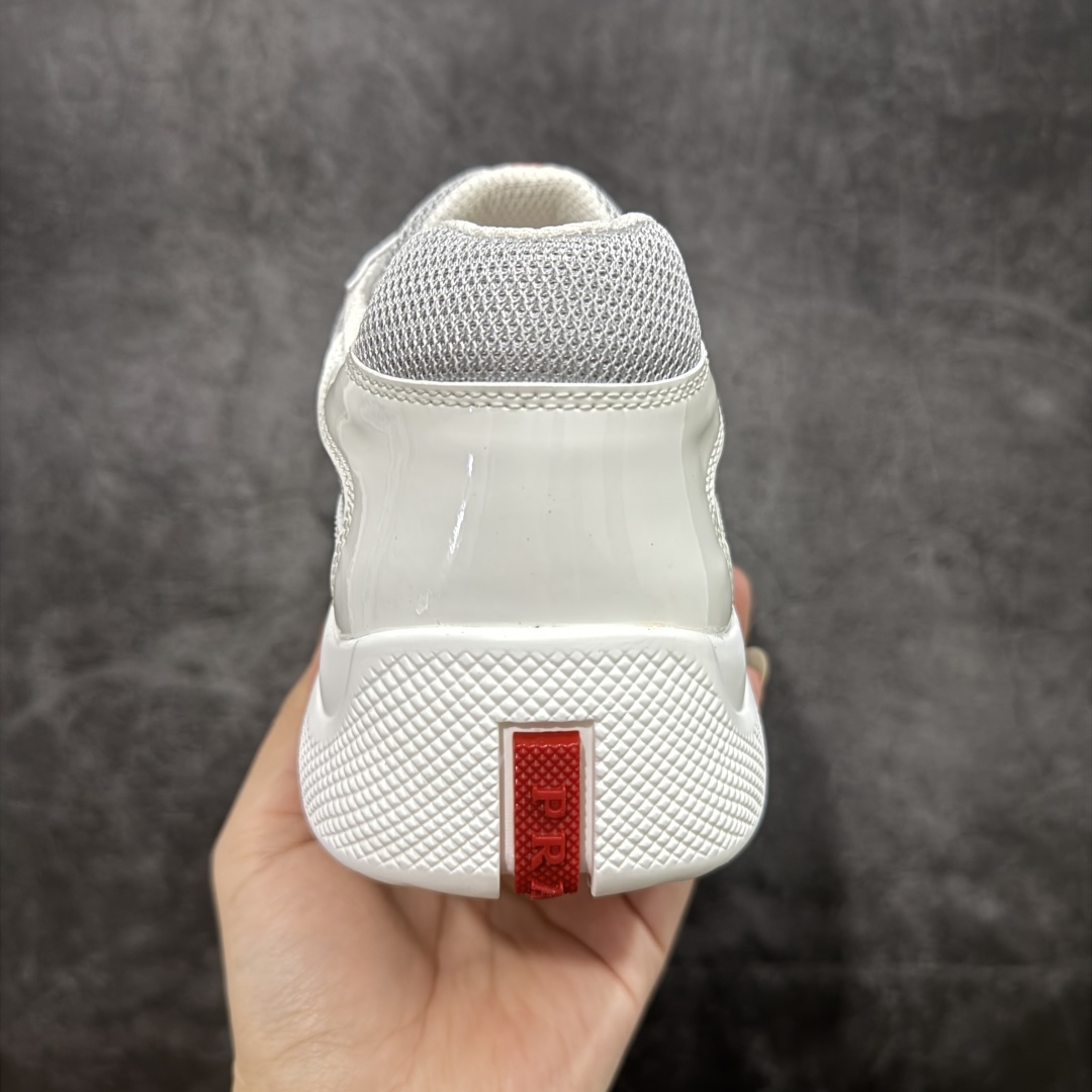 图片[4]-【X1纯原】外贸鬼佬版 东莞纯原顶级品质 原版一比一开发 普拉达 Prada Linea Rossa 徽标彰显独特的设计格调 （正品原版黑色外盒版本⚠️）海外畅销版 低帮休闲运动鞋 3厘米轻质柔韧鞋底 橡胶胎面花纹 海淘代购同渠道品质 高端零售 外贸充正专供 完美楦型 正确卡色 质感媲美原版 细节与原版一致 请注意区分市面版本 尺码：40 41 42 43 44 45 46 47-选品中心