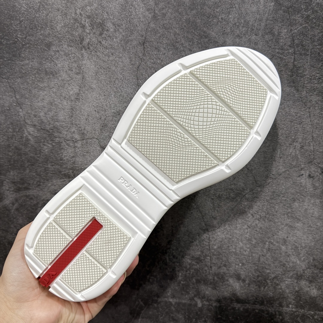 图片[9]-【X1纯原】外贸鬼佬版 东莞纯原顶级品质 原版一比一开发 普拉达 Prada Linea Rossa 徽标彰显独特的设计格调 （正品原版黑色外盒版本⚠️）海外畅销版 低帮休闲运动鞋 3厘米轻质柔韧鞋底 橡胶胎面花纹 海淘代购同渠道品质 高端零售 外贸充正专供 完美楦型 正确卡色 质感媲美原版 细节与原版一致 请注意区分市面版本 尺码：40 41 42 43 44 45 46 47-选品中心