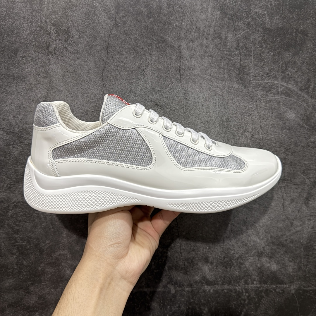 【X1纯原】外贸鬼佬版 东莞纯原顶级品质 原版一比一开发 普拉达 Prada Linea Rossa 徽标彰显独特的设计格调 (正品原版黑色外盒版本⚠️)海外畅销版 低帮休闲运动鞋 3厘米轻质柔韧鞋底 橡胶胎面花纹 海淘代购同渠道品质 高端零售 外贸充正专供 完美楦型 正确卡色 质感媲美原版 细节与原版一致 请注意区分市面版本 尺码:40 41 42 43 44 45 46 47-选品中心