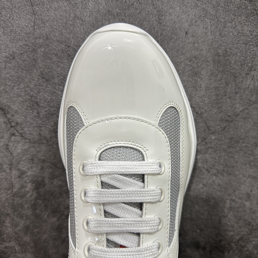 图片[5]-【X1纯原】外贸鬼佬版 东莞纯原顶级品质 原版一比一开发 普拉达 Prada Linea Rossa 徽标彰显独特的设计格调 （正品原版黑色外盒版本⚠️）海外畅销版 低帮休闲运动鞋 3厘米轻质柔韧鞋底 橡胶胎面花纹 海淘代购同渠道品质 高端零售 外贸充正专供 完美楦型 正确卡色 质感媲美原版 细节与原版一致 请注意区分市面版本 尺码：40 41 42 43 44 45 46 47-选品中心